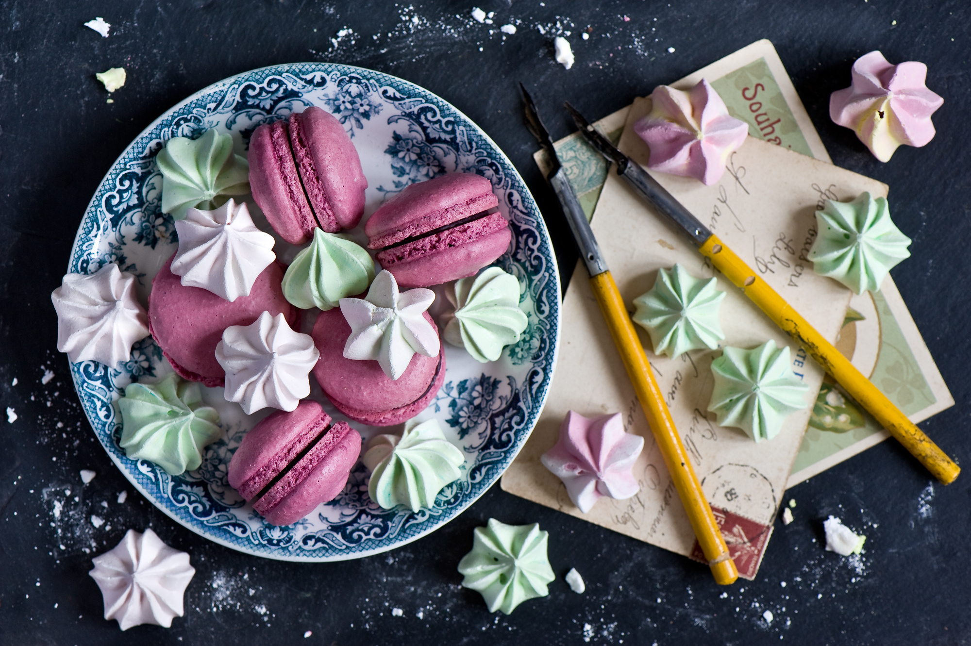 Sweet macaroons, Meringue kisses, HD wallpaper, Delightful indulgence, 2000x1340 HD Desktop