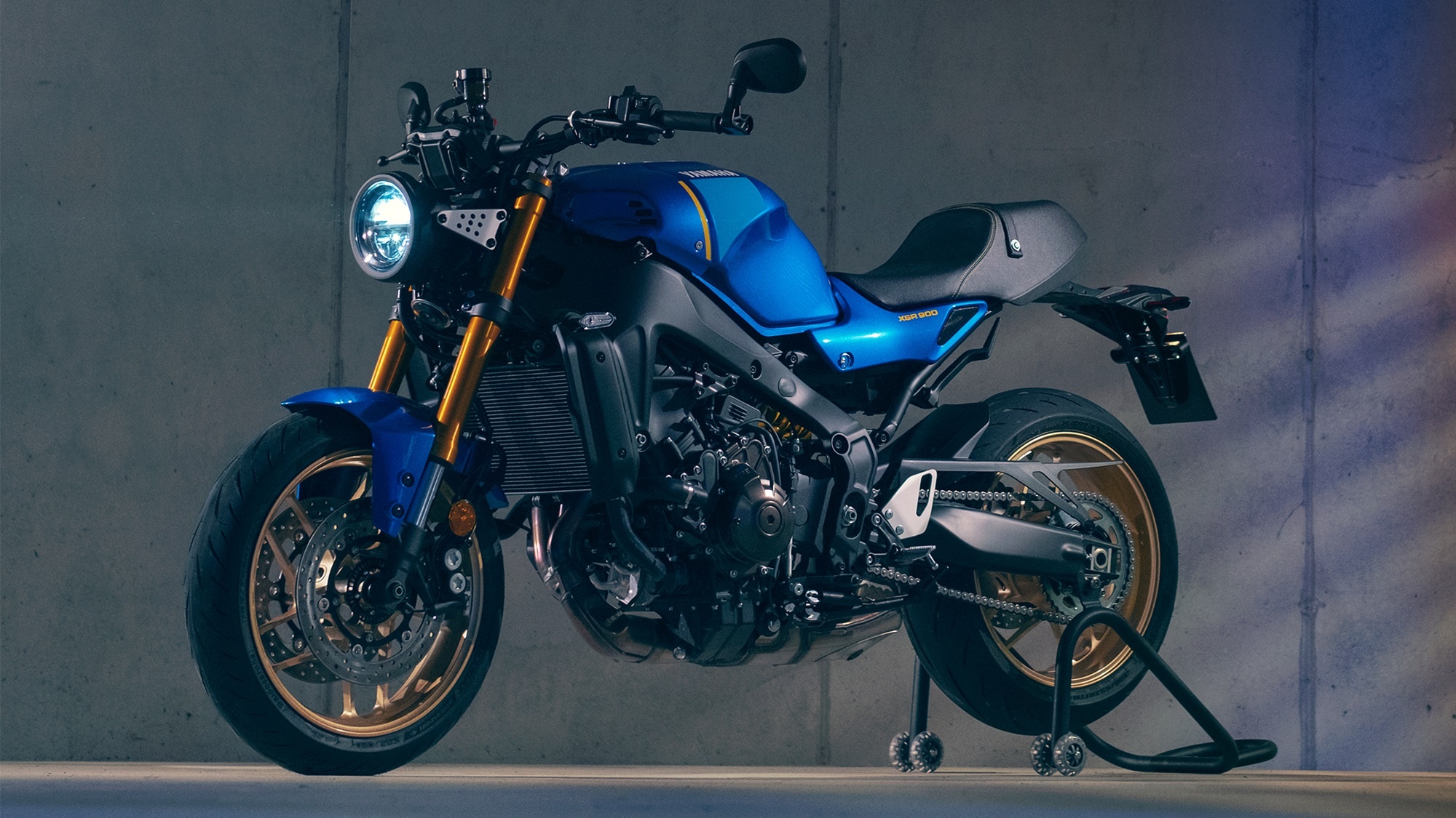 Yamaha XSR900, 2022 model, Heritage-inspired design, Superior performance, 2000x1130 HD Desktop