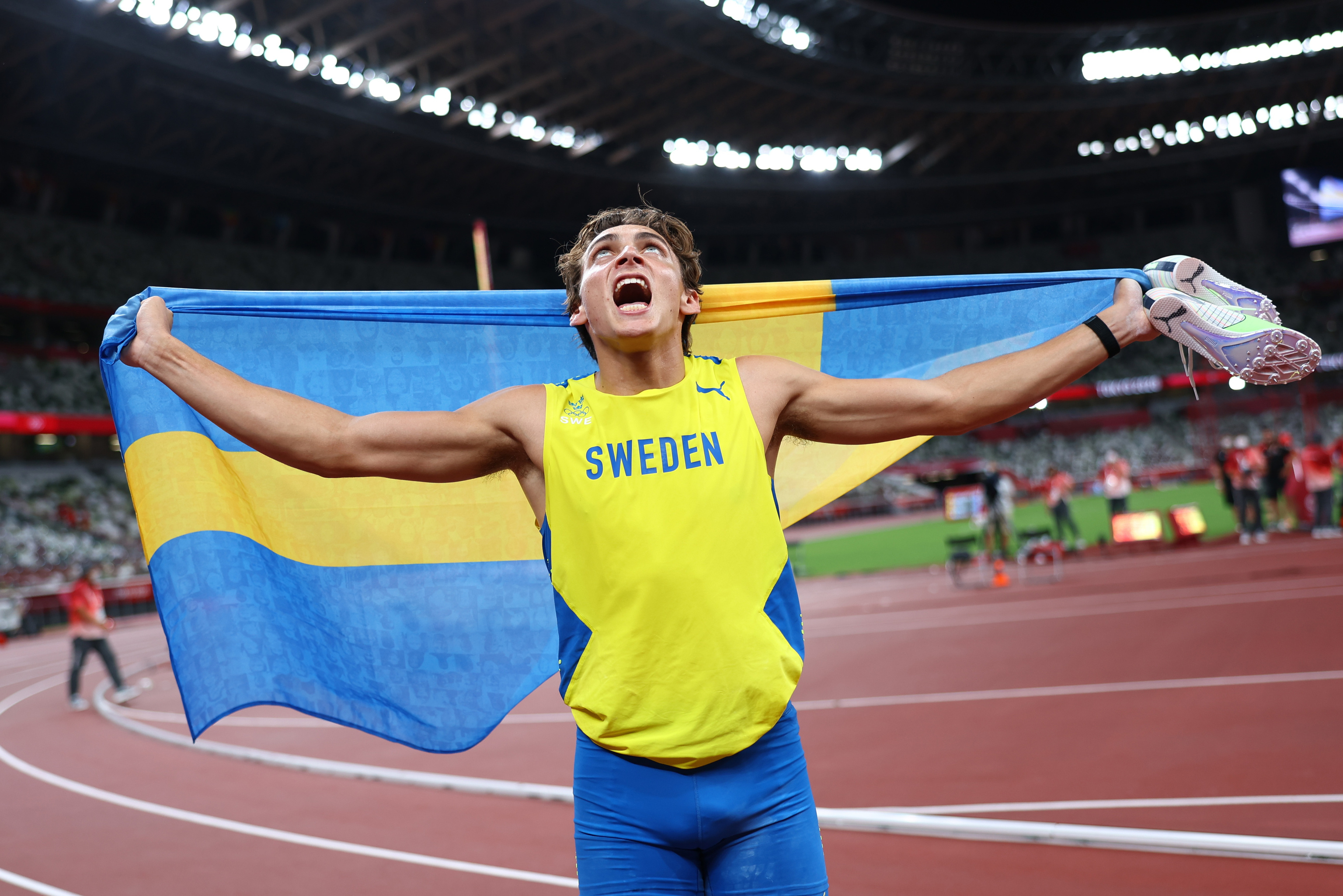 Armand Duplantis, Pole vault prodigy, Rising star, Athlete profile, 3080x2060 HD Desktop