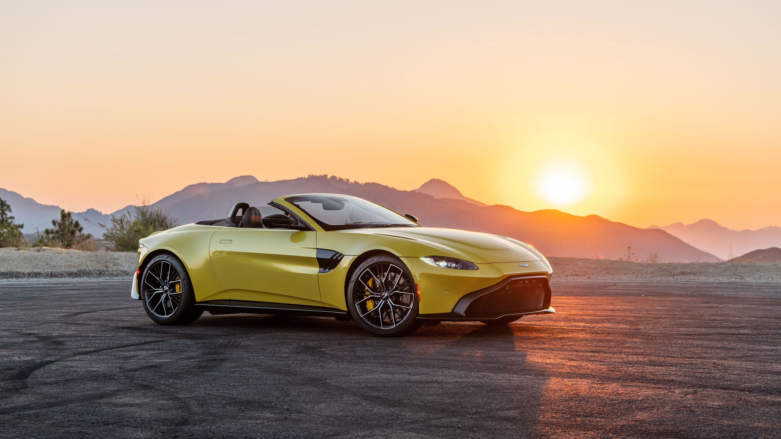 2021 Model, Aston Vantage Roadster Wallpaper, 2560x1440 HD Desktop