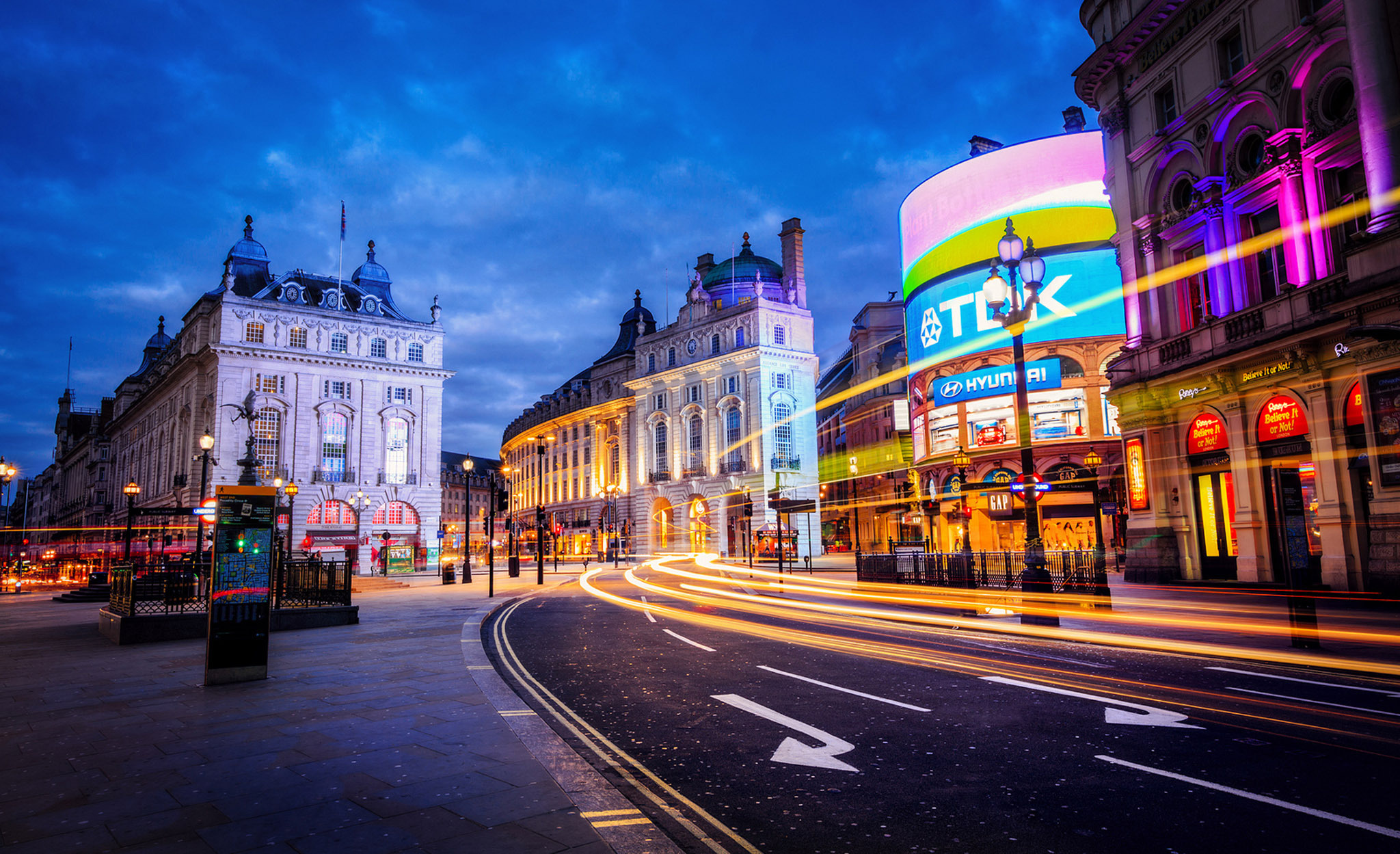 The West End, London Wallpaper, 2050x1250 HD Desktop