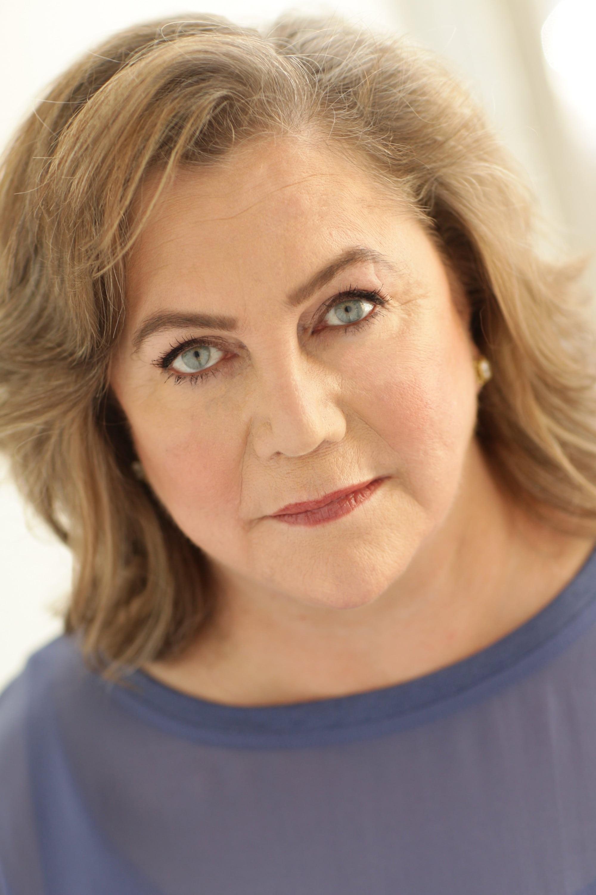 Kathleen Turner, Accomplished actress, IMDb profile, Movie database, 2000x3000 HD Phone