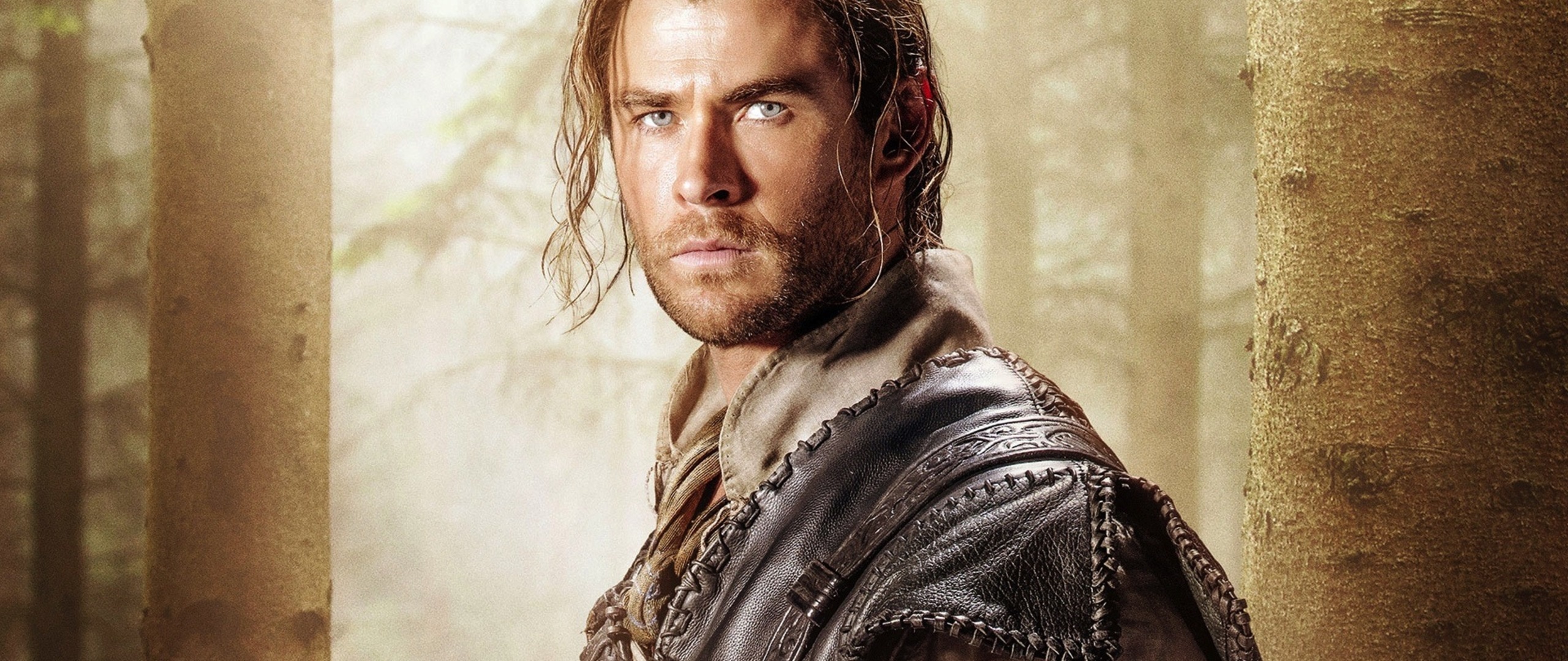 Chris Hemsworth, Huntsman, Winter's War, Photos, 2560x1080 Dual Screen Desktop