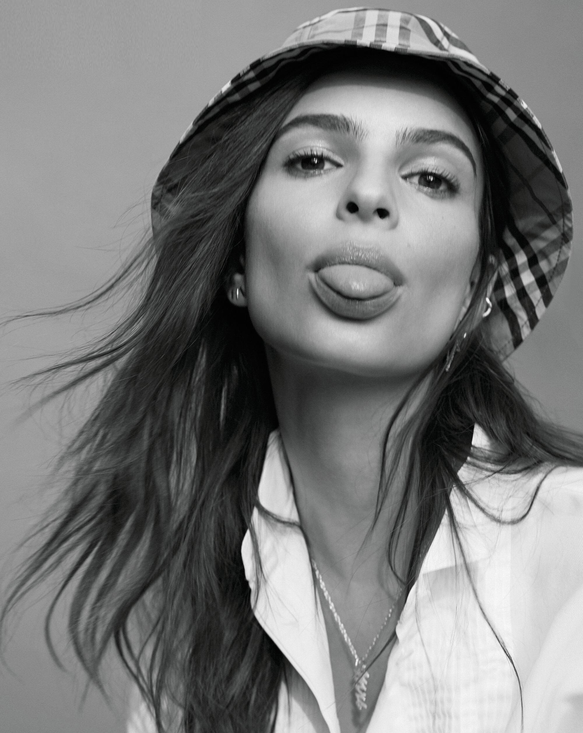 Emily Ratajkowski, HD wallpaper, Stunning photo, Iconic beauty, 2000x2520 HD Phone