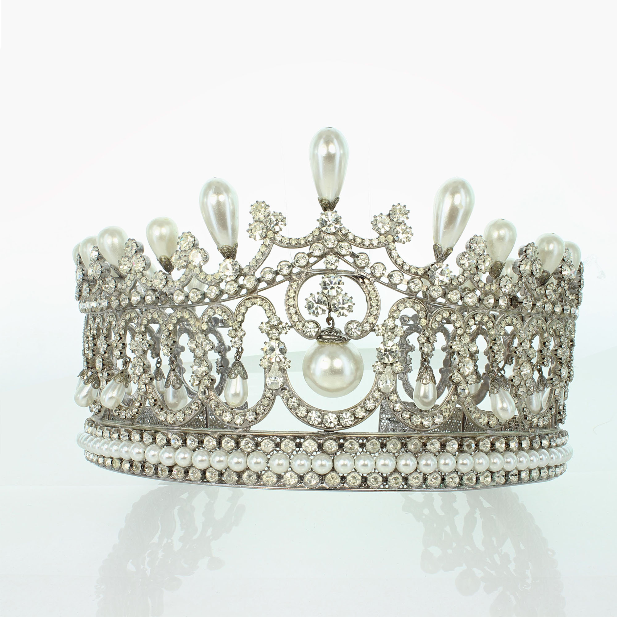 Diadem of ancient pearls, Diadem Wallpaper, 2000x2000 HD Phone