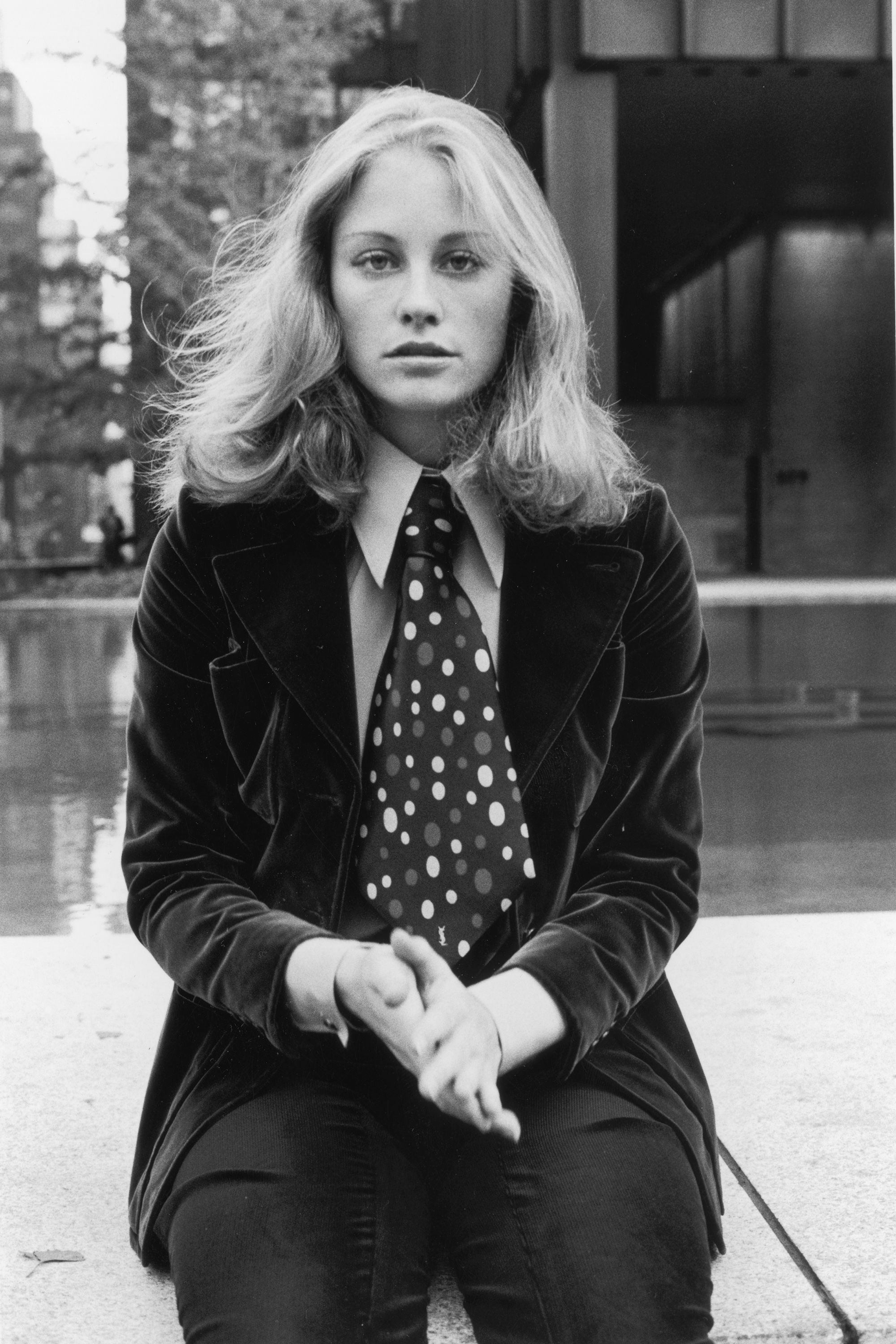 Cybill Shepherd, Modeling career, Fashion icon, Style, 2000x3000 HD Phone