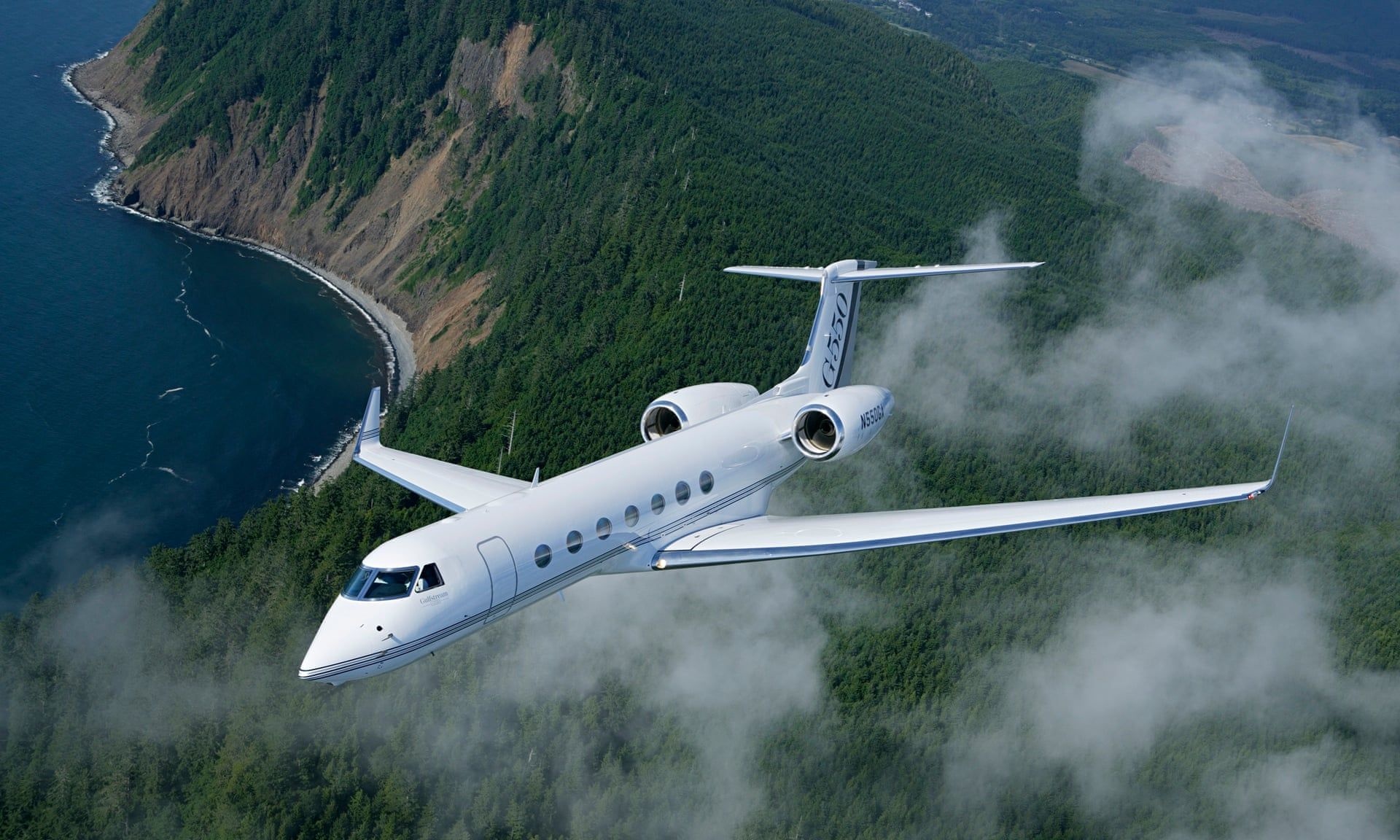 Gulfstream G550, Forested coastal mountain, Low altitude clouds, HD Desktop wallpaper