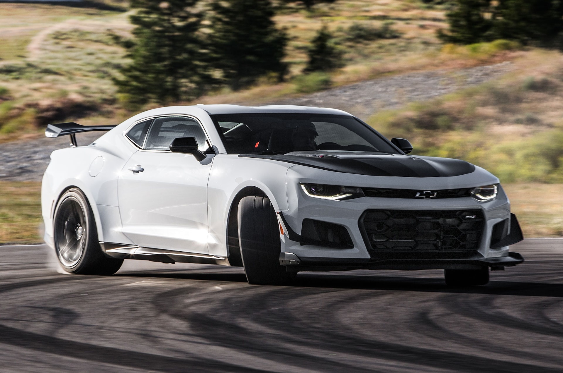 2018 Camaro ZL1, Exhilarating drive, Powerful performance, Legendary name, American muscle, 1920x1280 HD Desktop