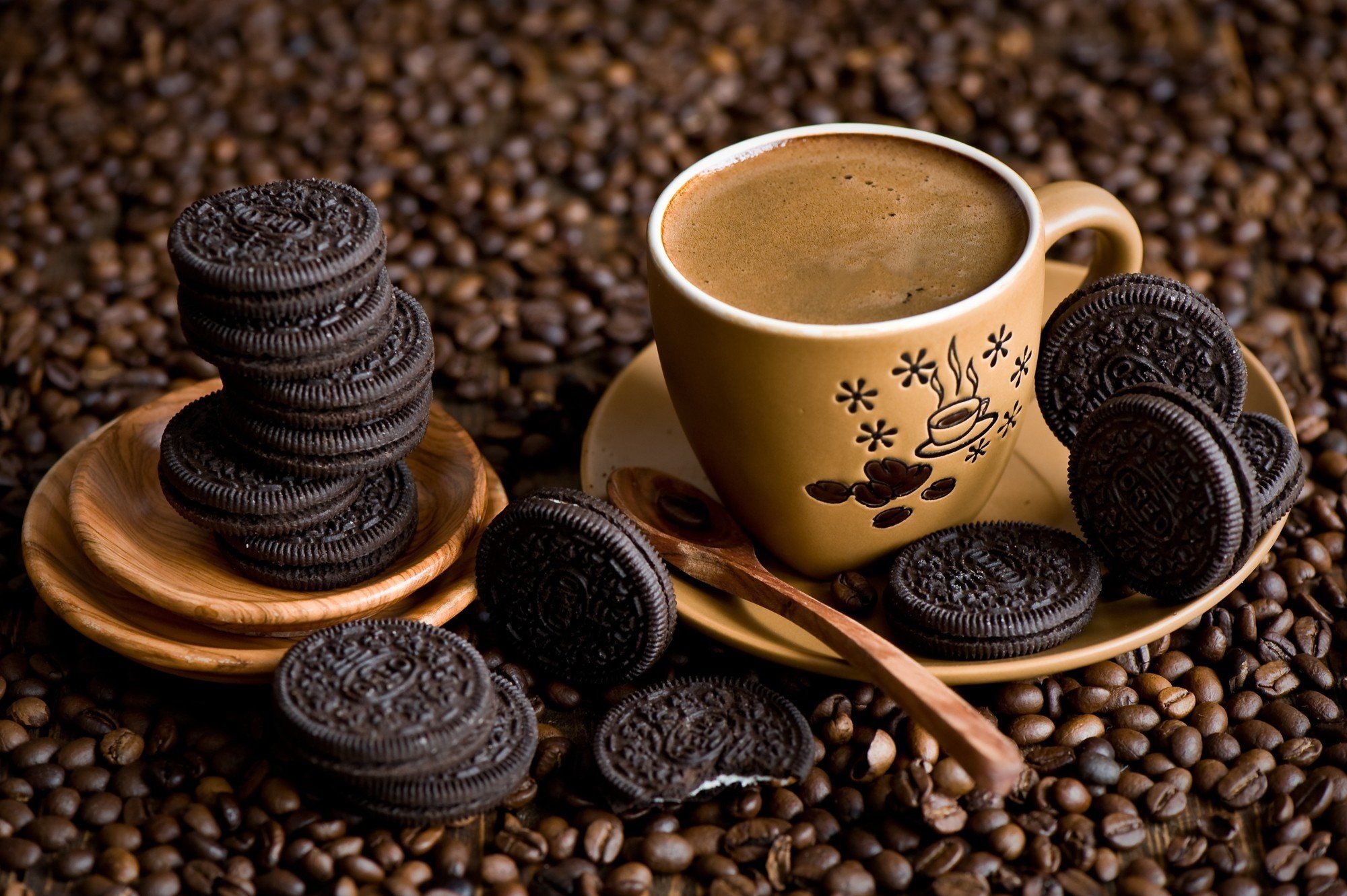 Oreo Cookies, Lunchtime treats, Coffee beans, Food wallpaper, 2000x1340 HD Desktop