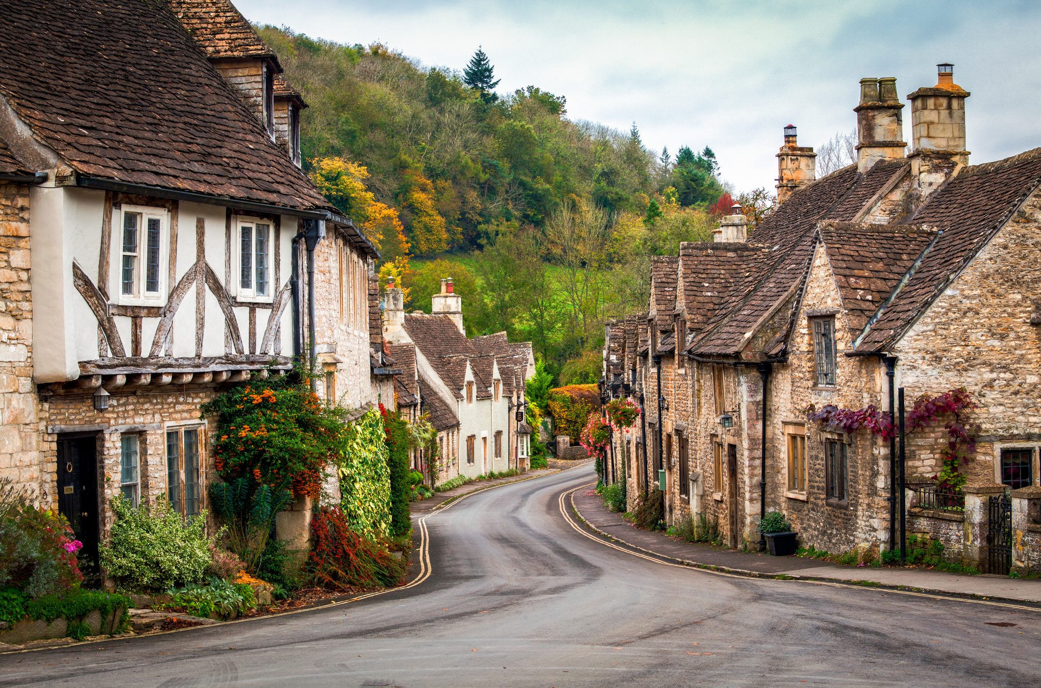 Country village, Rural charm, Idyllic lifestyle, Close-knit community, 2130x1410 HD Desktop
