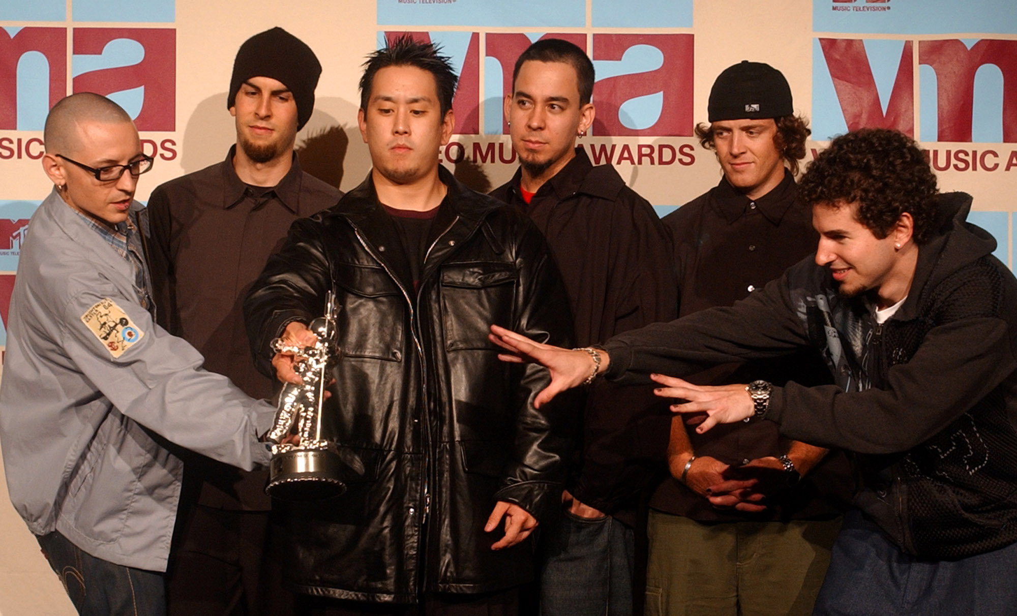 Chester Bennington Dead: Linkin Park Singer \u0026 Co-Founder Was 41 Deadline 2000x1220