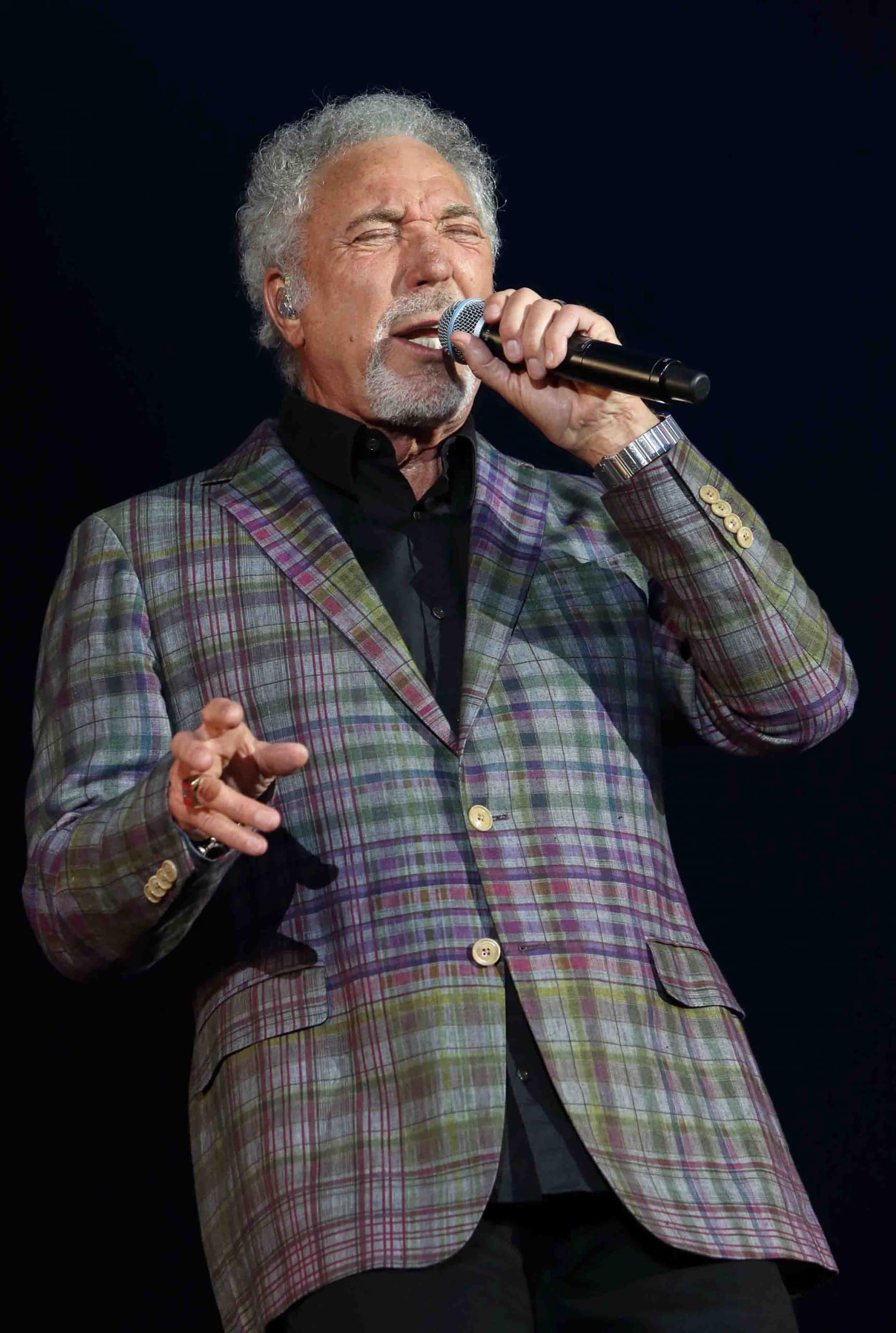 Tom Jones, Angst vor homosexuellen, Unveiling the fear, 1730x2560 HD Phone