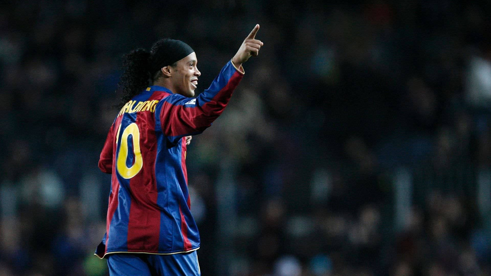Ronaldinho, FC Barcelona jersey, pointing goal celebration, Full HD Desktop wallpaper