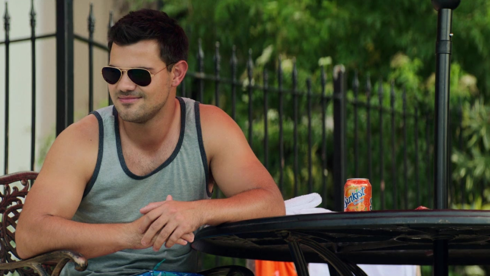 Home Team, Sunkist orange soda, Taylor Lautner's character, Football-themed movie, 1920x1080 Full HD Desktop