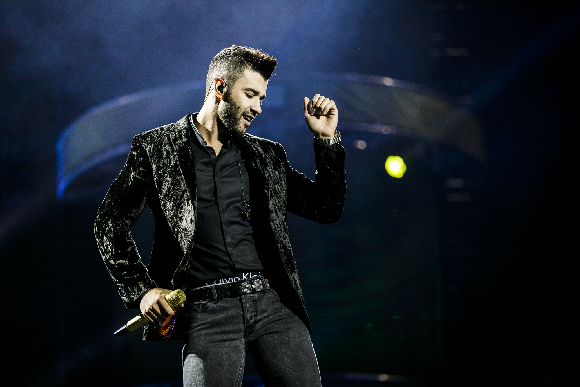 Gusttavo Lima, Brazilian country music, Tattooed bums, Controversial performance, 2000x1340 HD Desktop