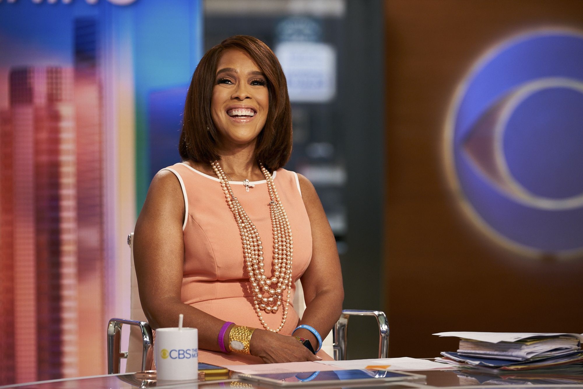 Gayle King, Finding happiness, Right now, 2000x1340 HD Desktop