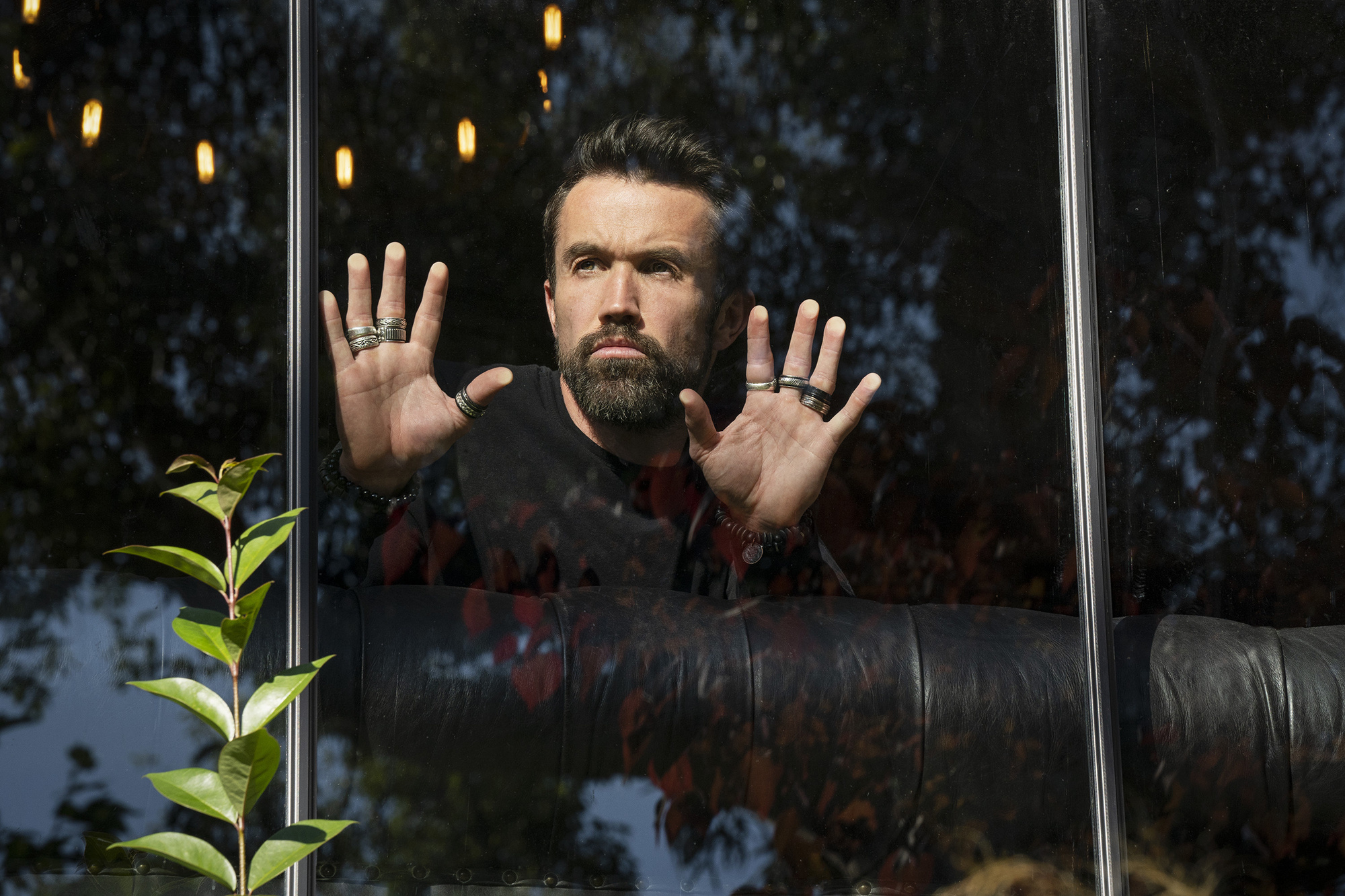 Mythic Quest filmed on iPhones, Rob McElhenney, 2000x1340 HD Desktop