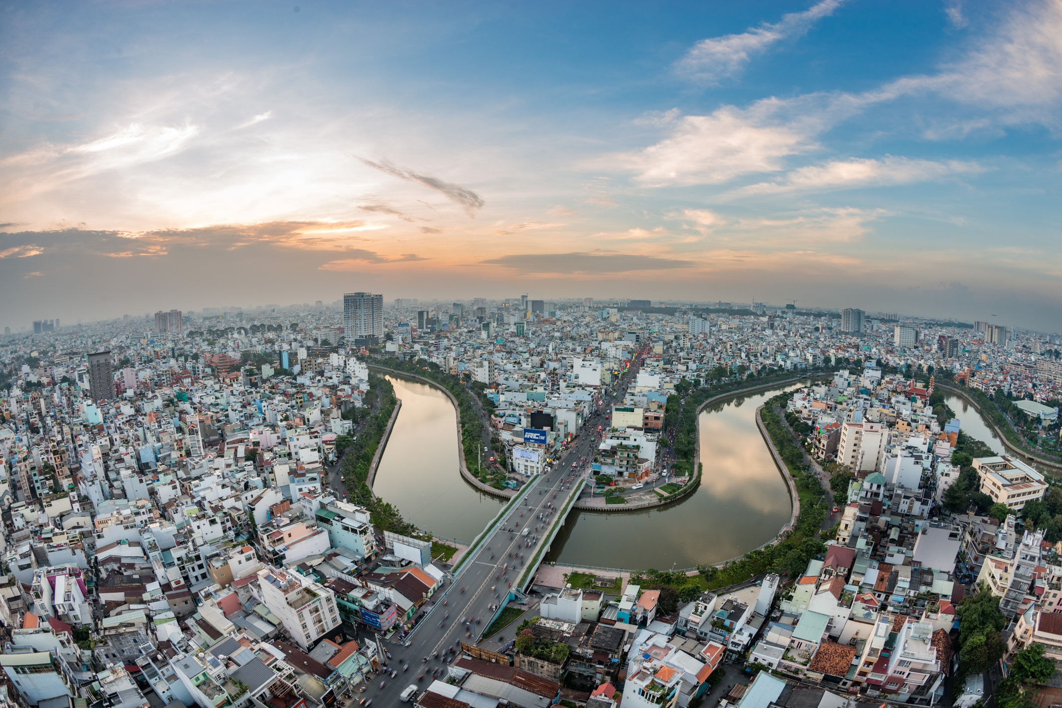 Ho Chi Minh City, Dynamic metropolis, Cultural hub, Vibrant nightlife, 2120x1420 HD Desktop