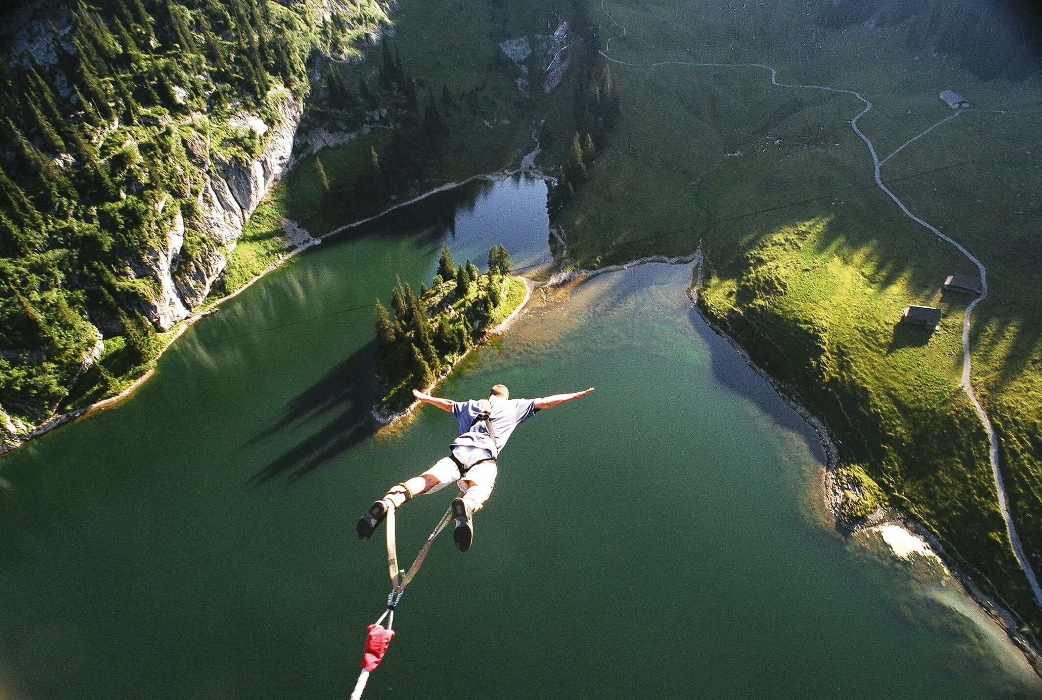 Bungy jumping, Thrilling adventure, High-flying leap, Adrenaline rush, 2130x1430 HD Desktop