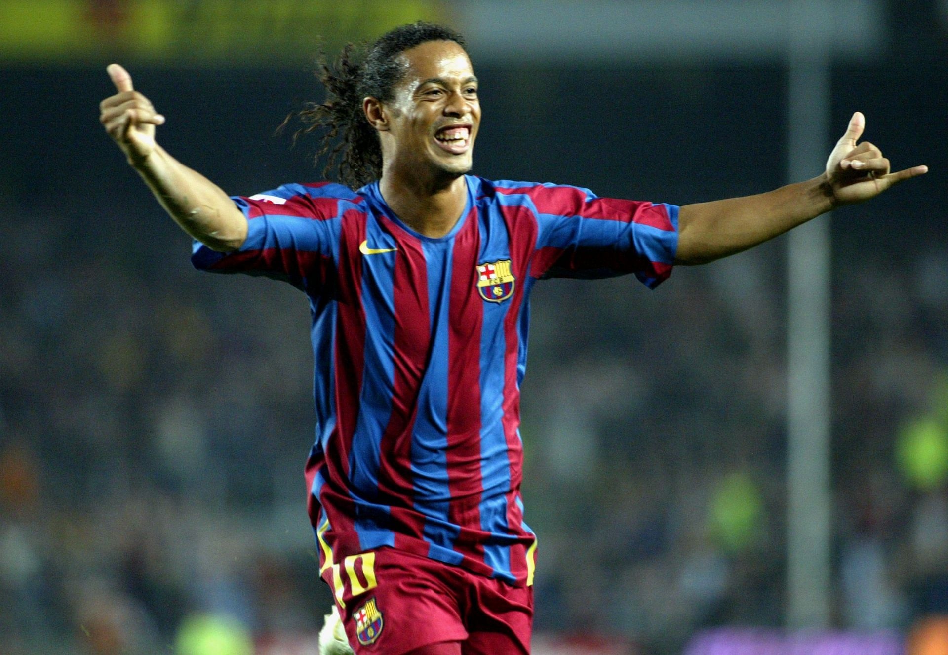 Ronaldinho, FC Barcelona home kit, shaka sign celebration, HD Desktop wallpaper
