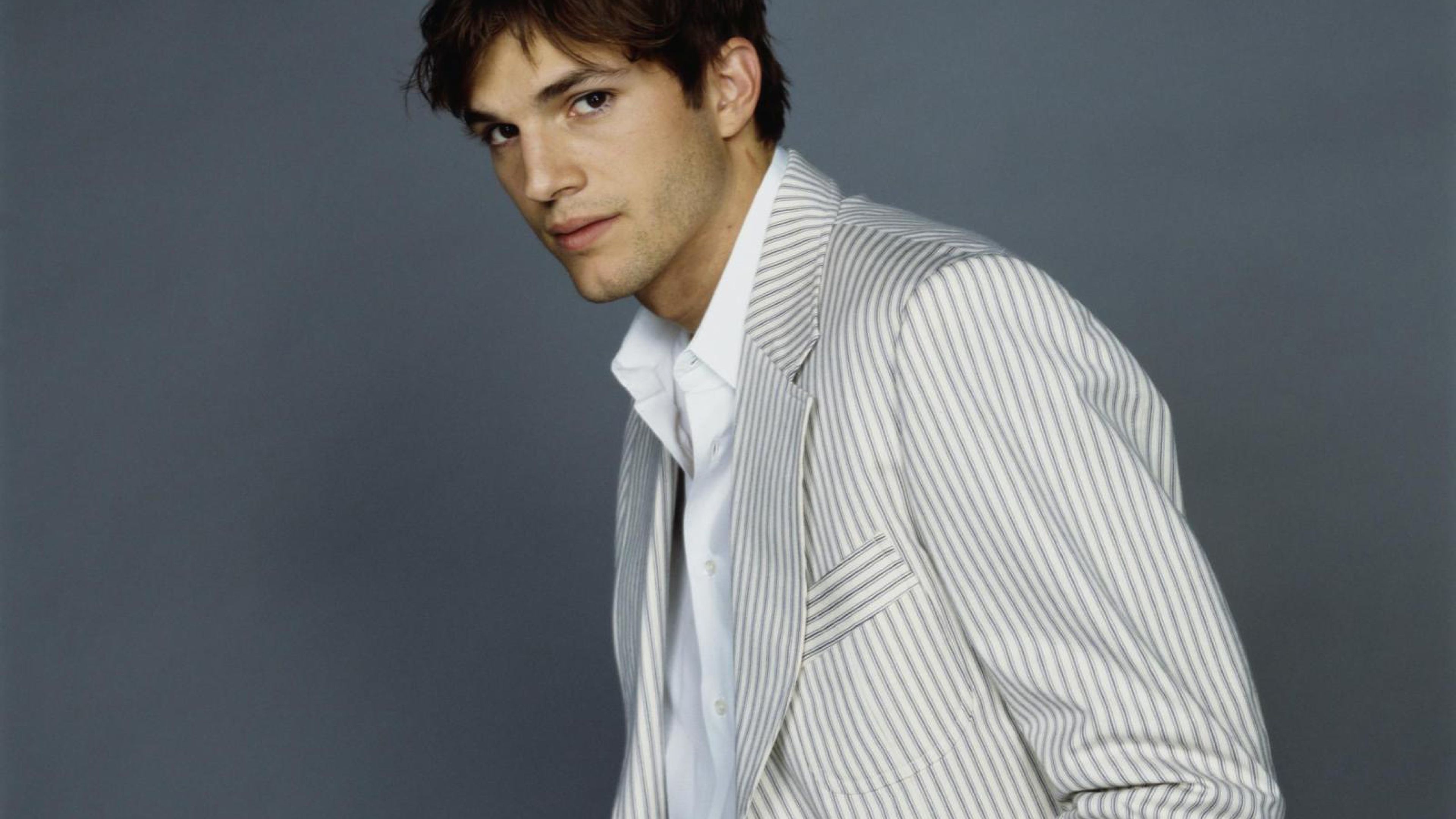 Ashton Kutcher, Celebrity wallpapers, High-quality images, Celeb couple, 3840x2160 4K Desktop