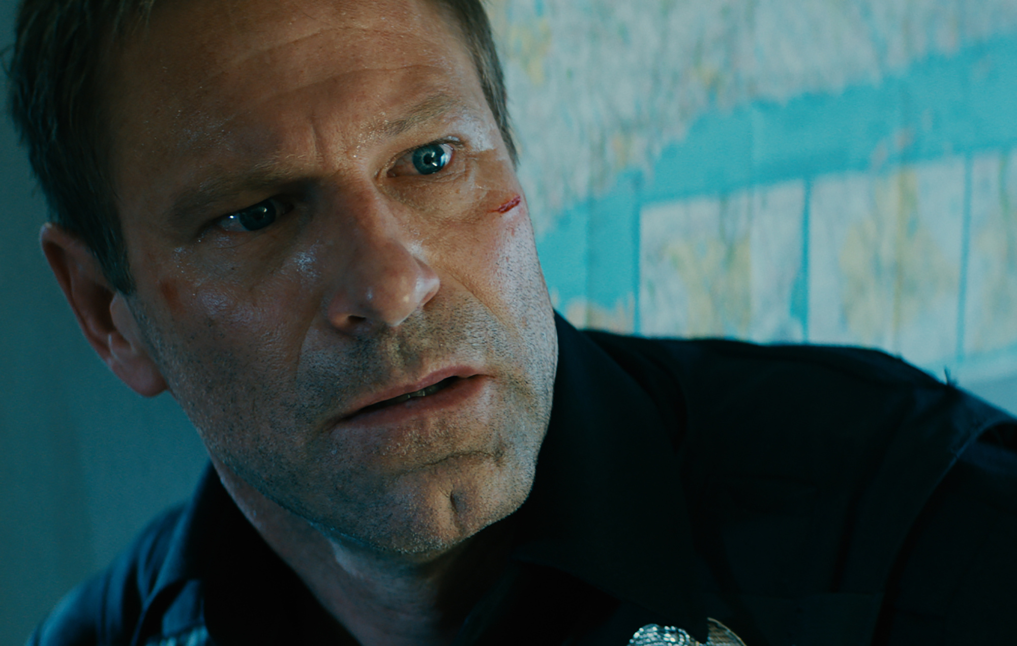 Aaron Eckhart, Movies, Stranger yelled, Elevator, 2000x1270 HD Desktop