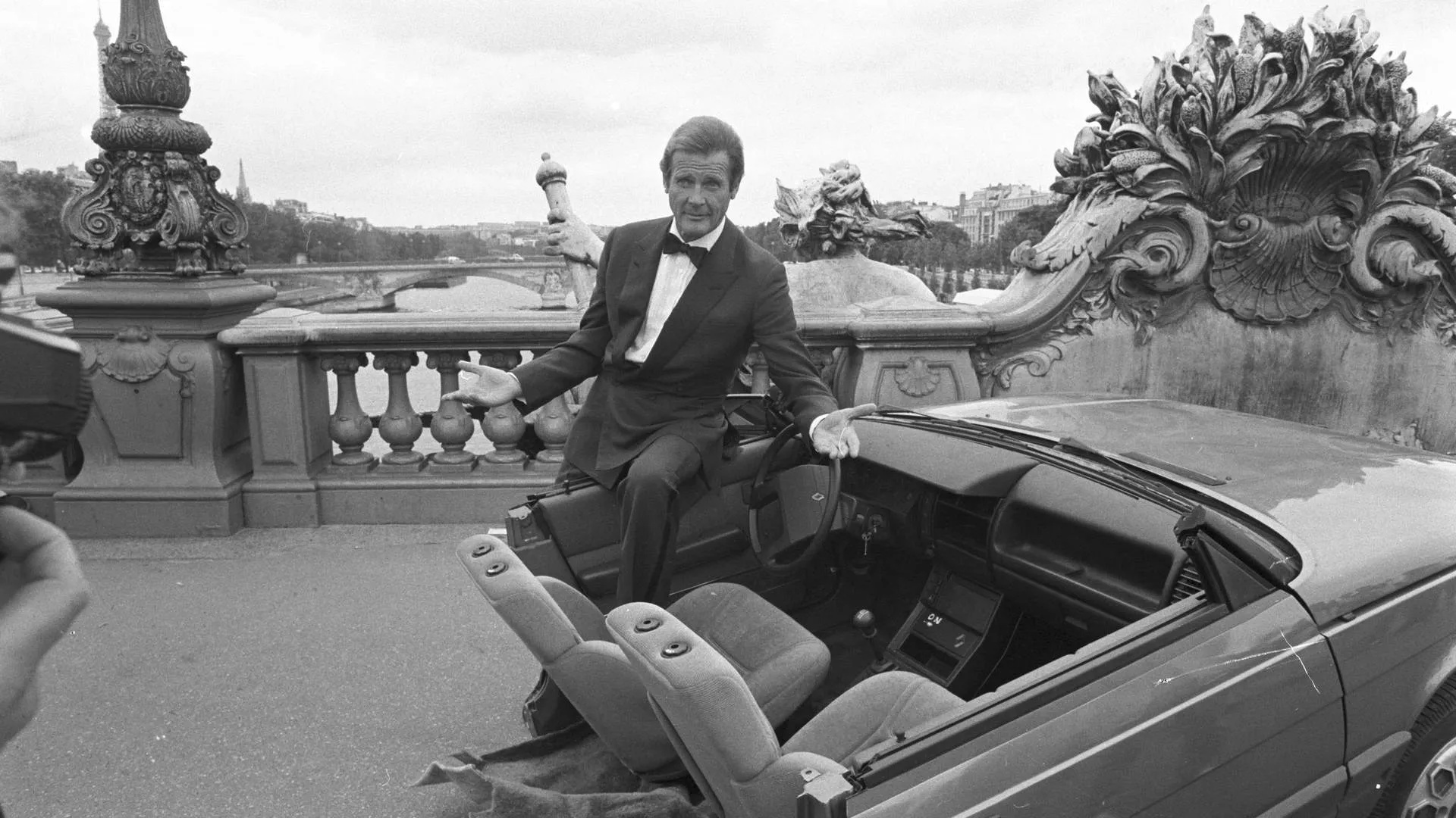 RIP Sir Roger Moore, GQ India, 1920x1080 Full HD Desktop