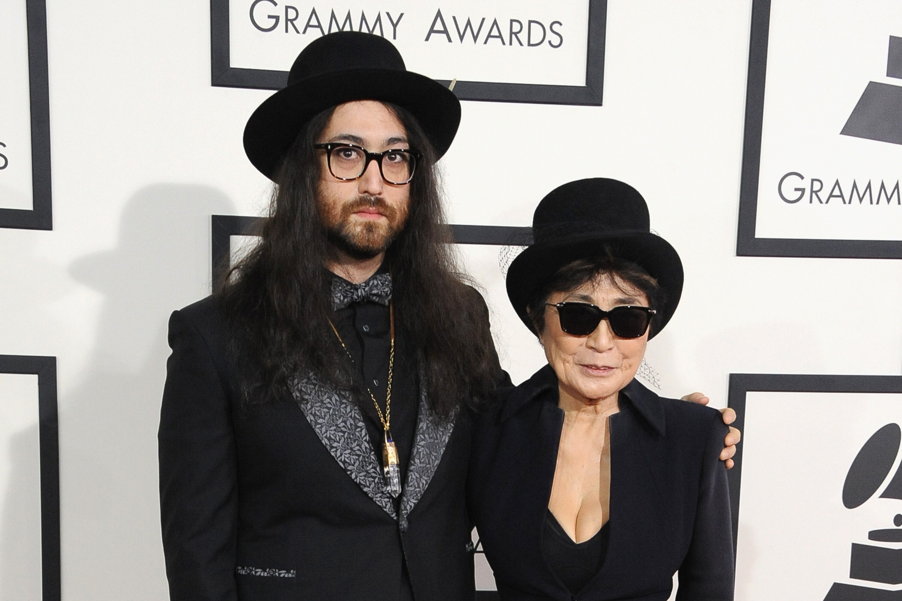 Yoko Ono, Affair scandal, John Lennon, Swiss magazine, 3000x2000 HD Desktop
