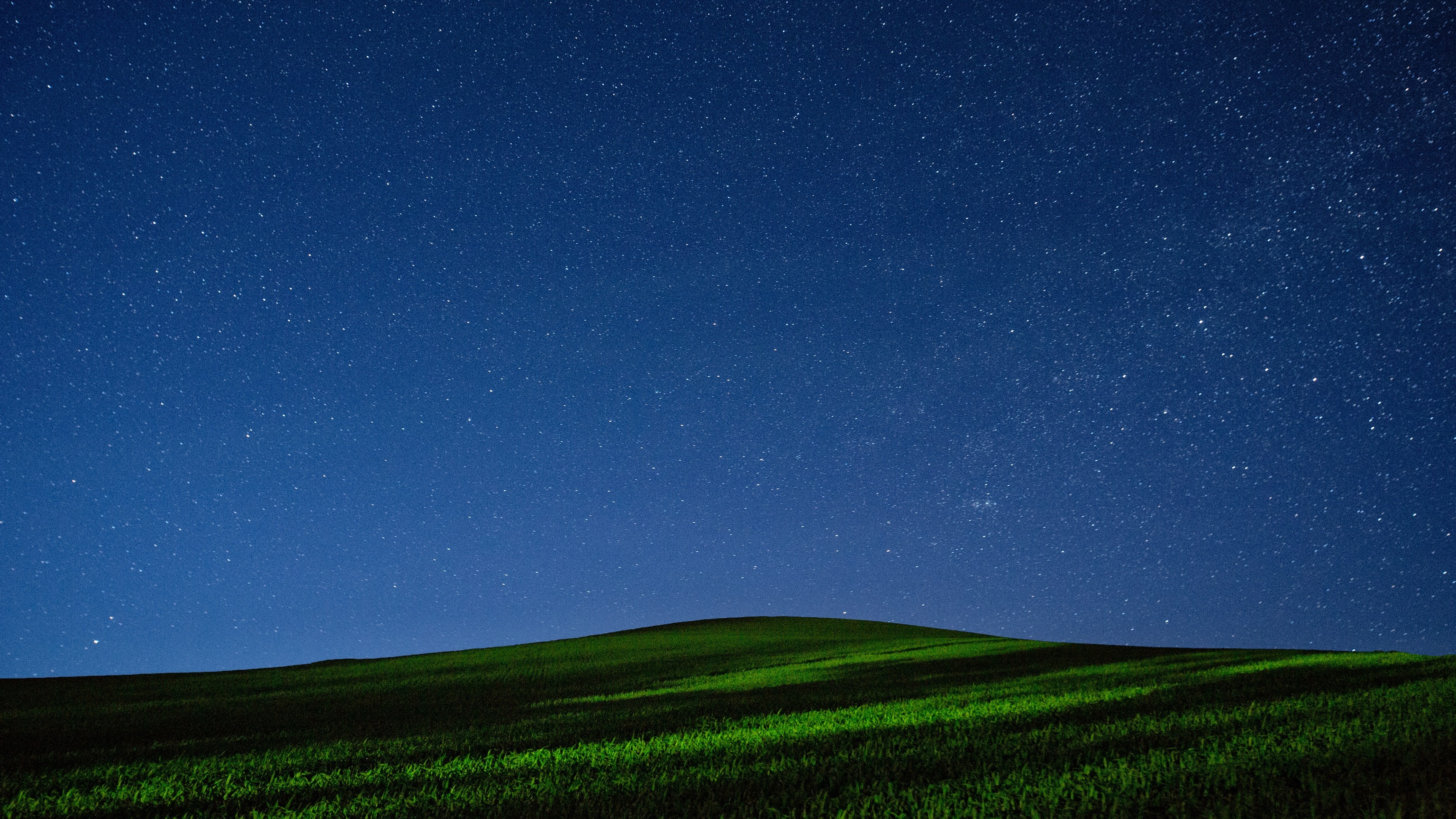 starry night sky, rolling green grassy hill, deep blue starfield, 4K Desktop wallpaper