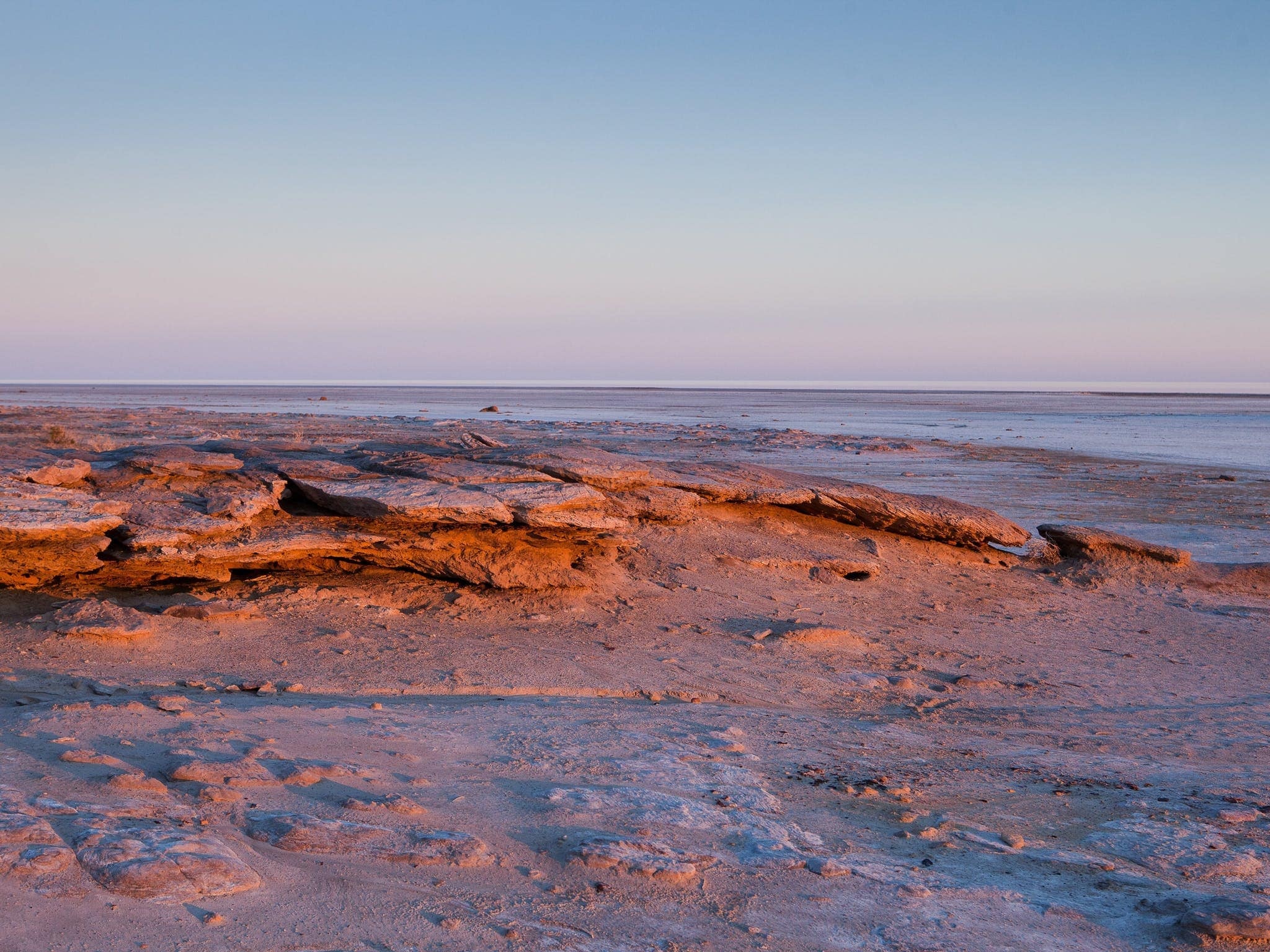 Eyre Lake, Flinders ranges and outback, Nature's paradise, Unspoiled beauty, 2050x1540 HD Desktop