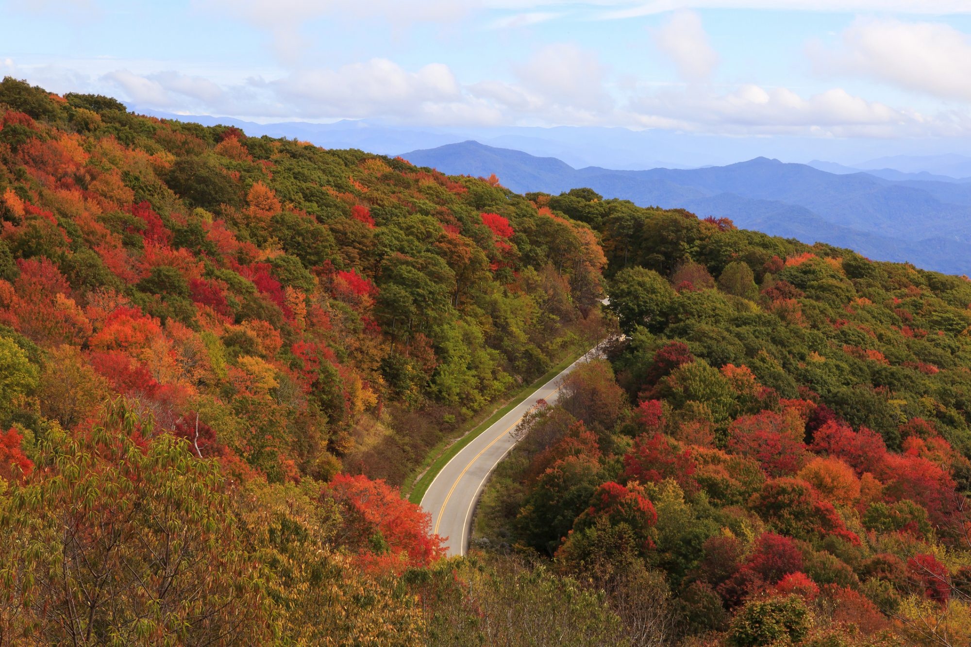 Fall foliage in Tennessee, Picturesque places, Seasonal beauty, Colorful landscapes, 2000x1340 HD Desktop