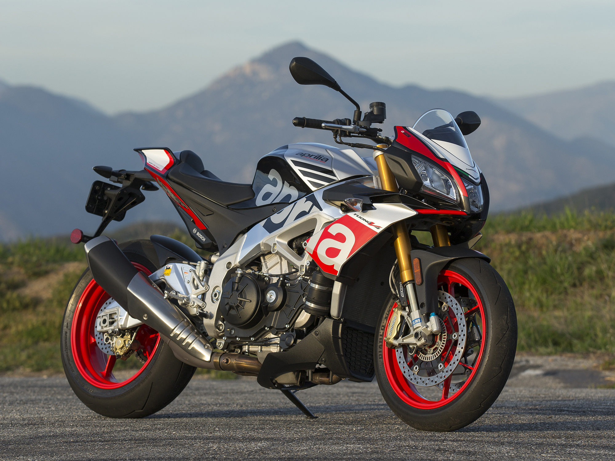 Aprilia Tuono V4, 2016 factory review, 2000x1500 HD Desktop