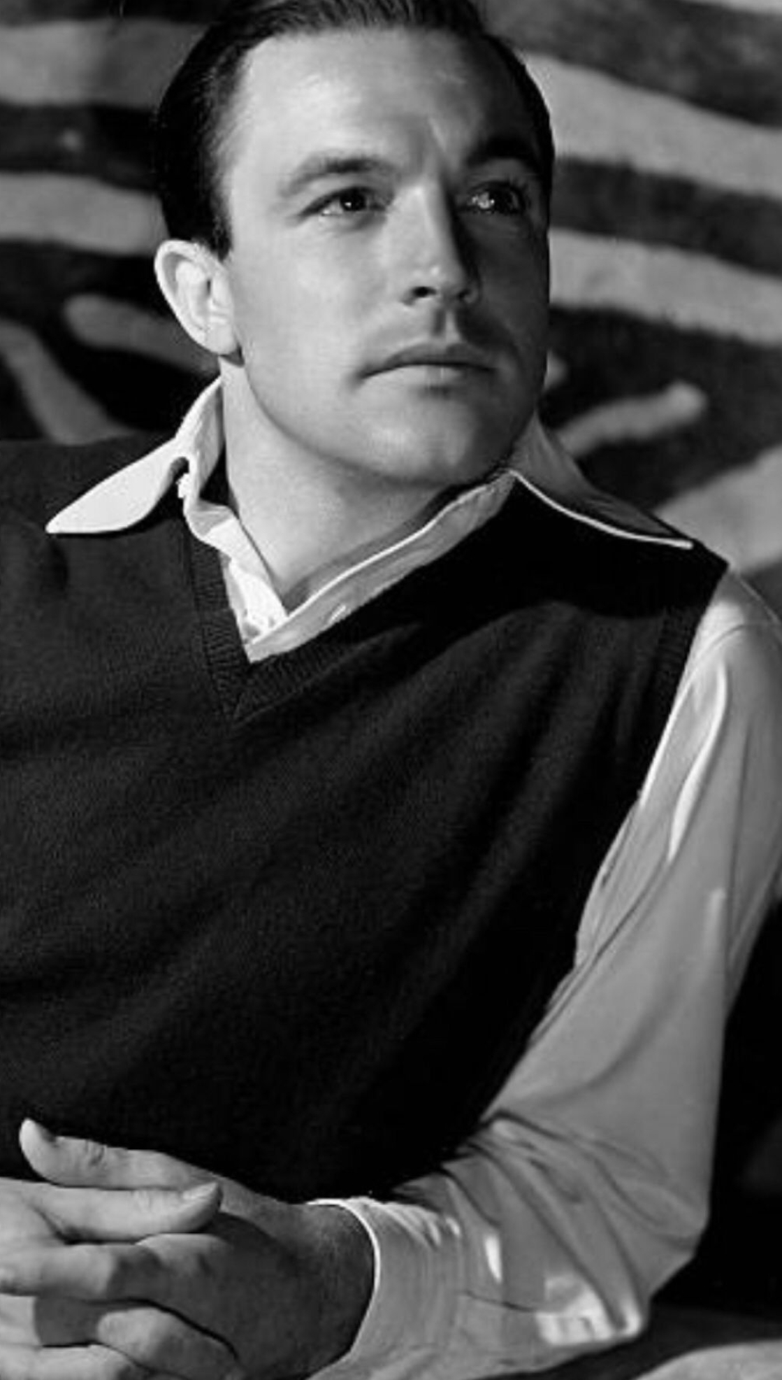Gene Kelly, Movie legend, Dazzling performer, Dance icon, 1120x1980 HD Phone