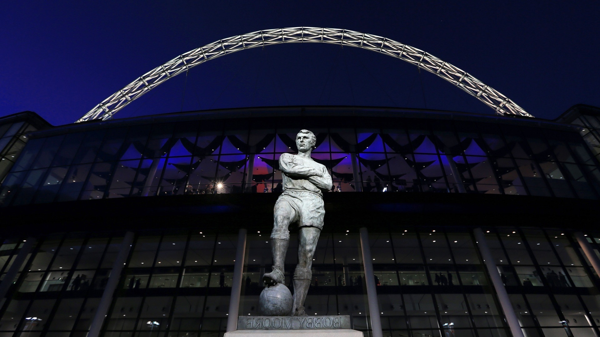 Bobby Moore statue, Wembley Stadium Wallpaper, 1920x1080 Full HD Desktop