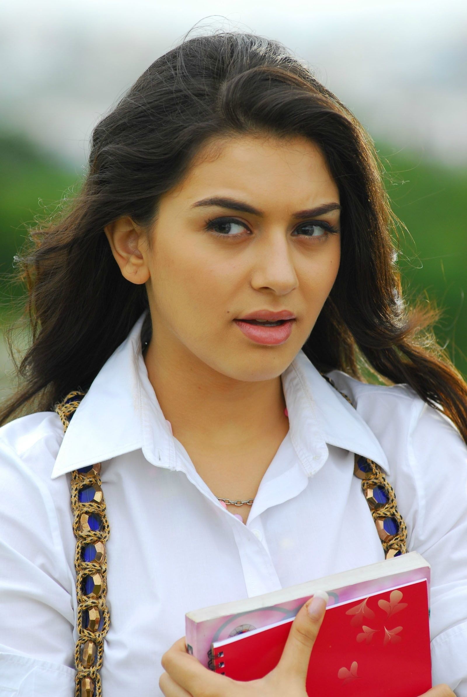 Hansika Motwani, Bollywood Wallpaper, 1600x2390 HD Phone