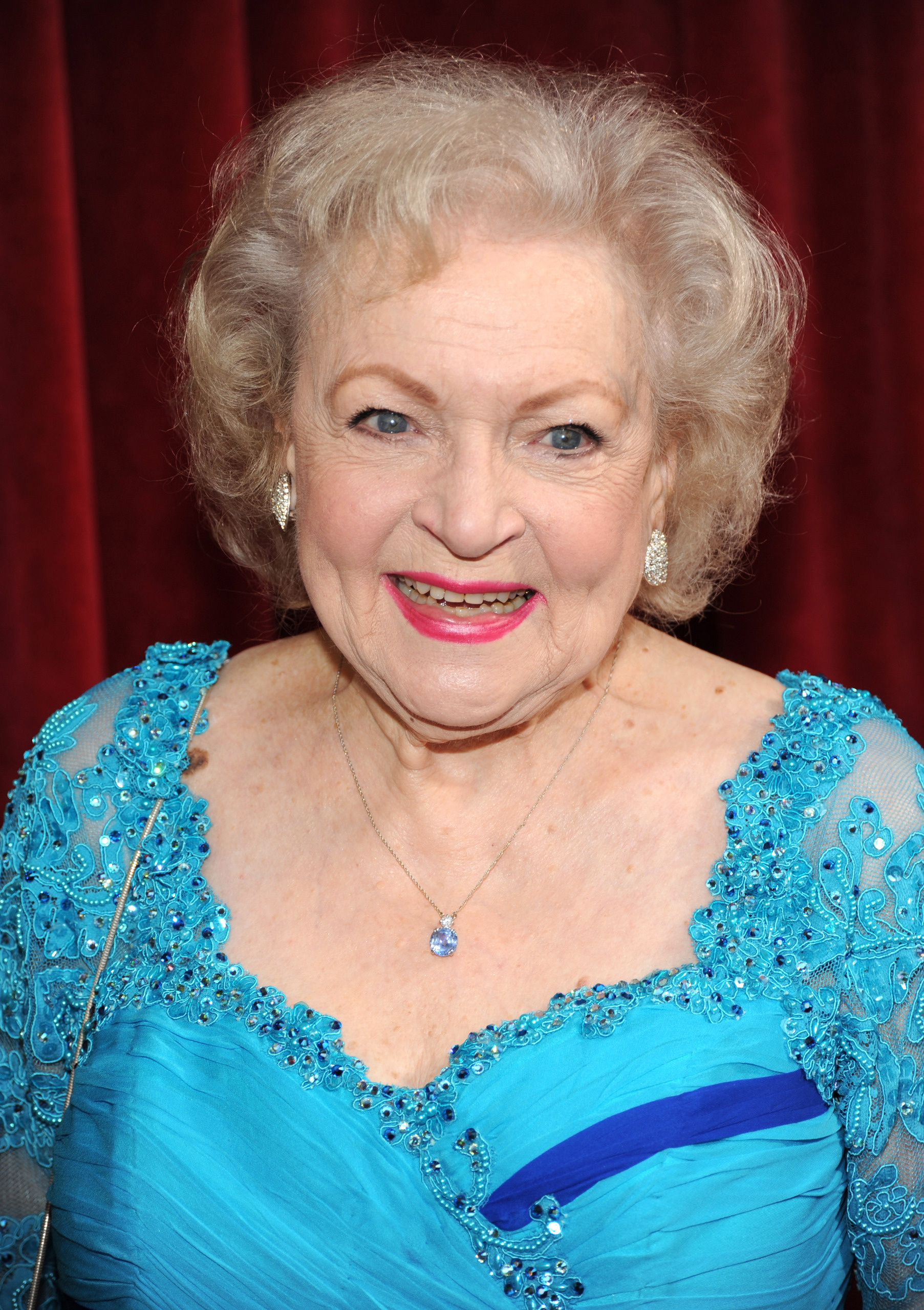 Betty White 2010, Betty White photo, 1810x2560 HD Phone