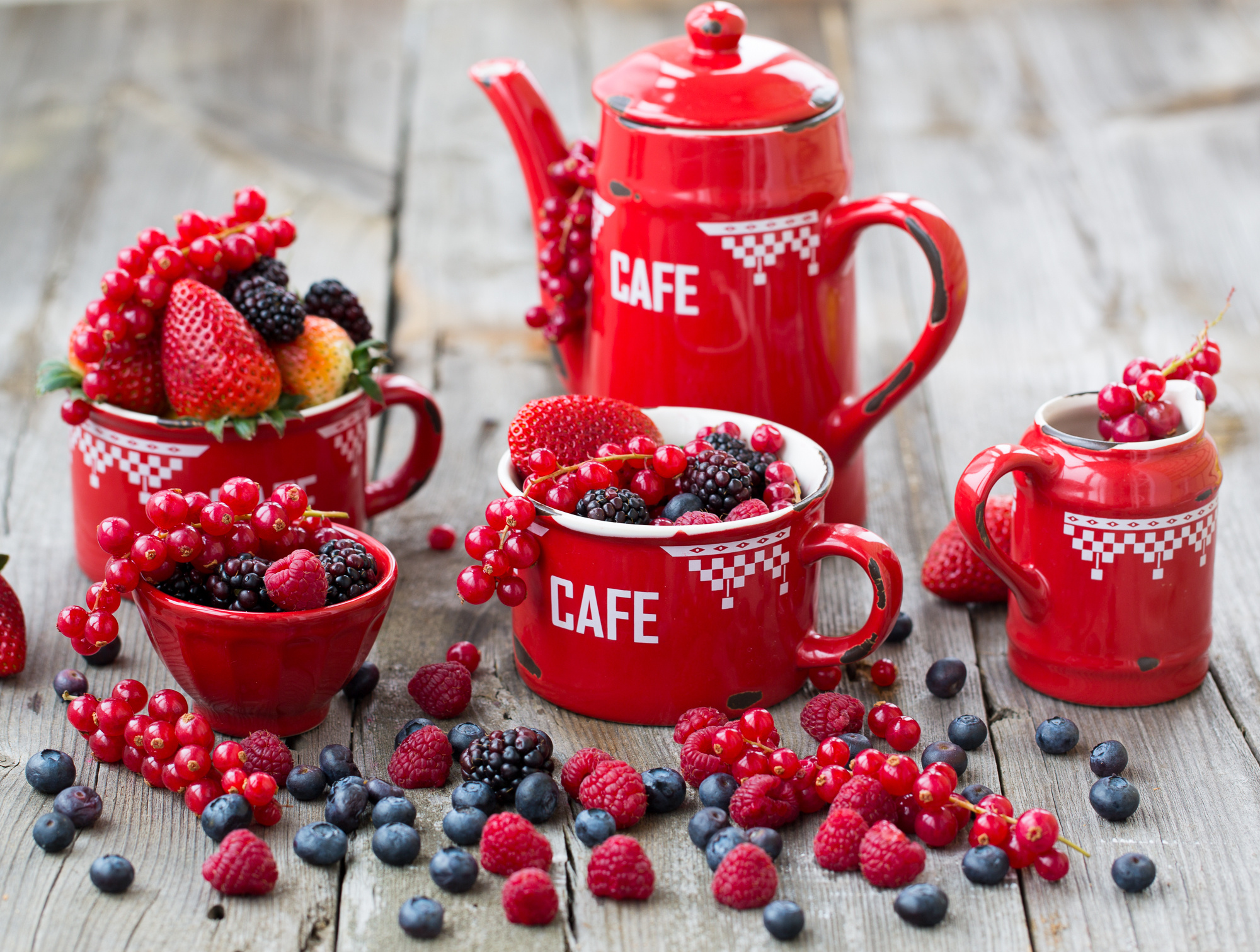 Berries, Teapots Wallpaper, 2000x1520 HD Desktop