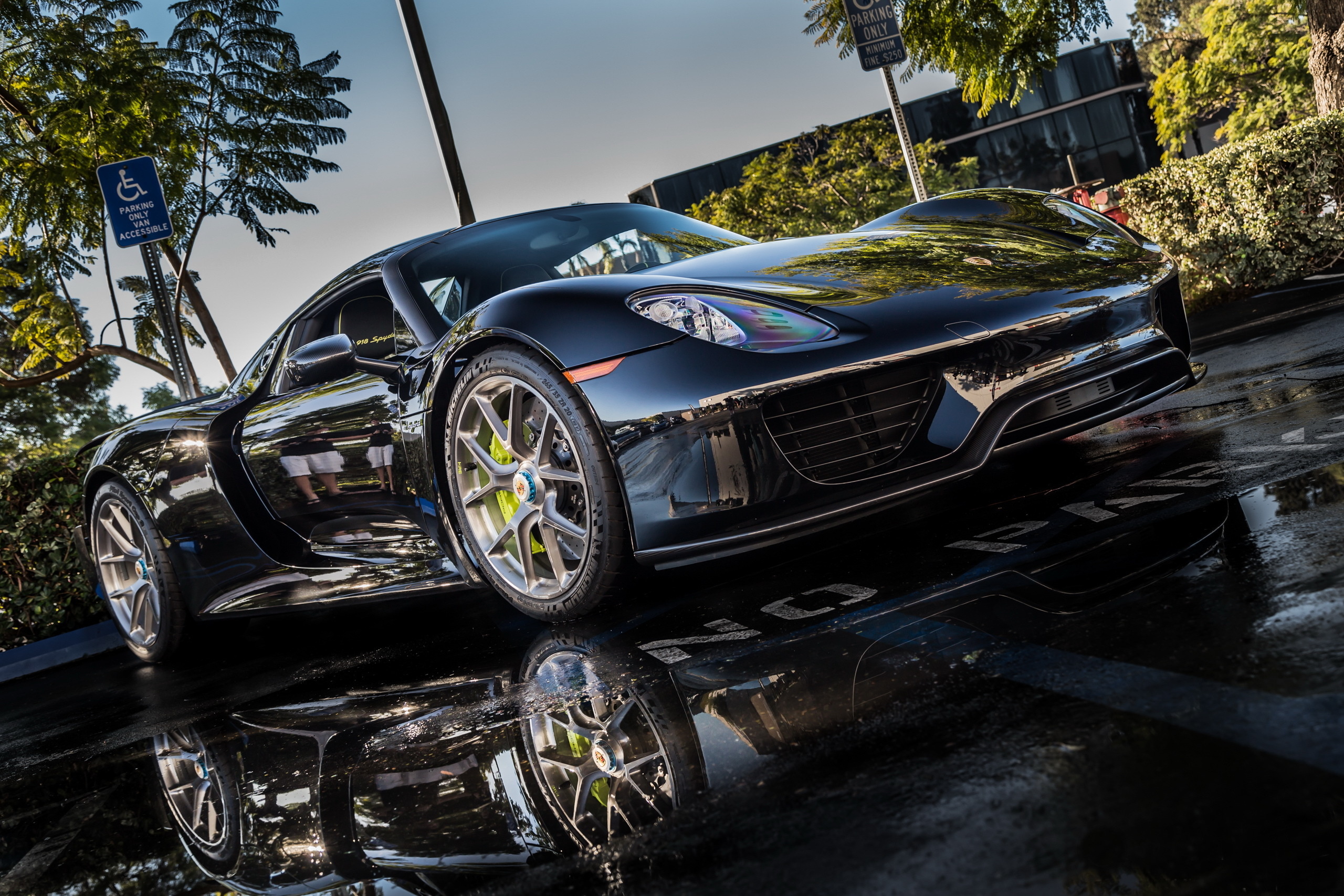 Black Porsche 918 Spyder, Acid Green brake calipers, Wet asphalt puddle reflection, HD Desktop wallpaper