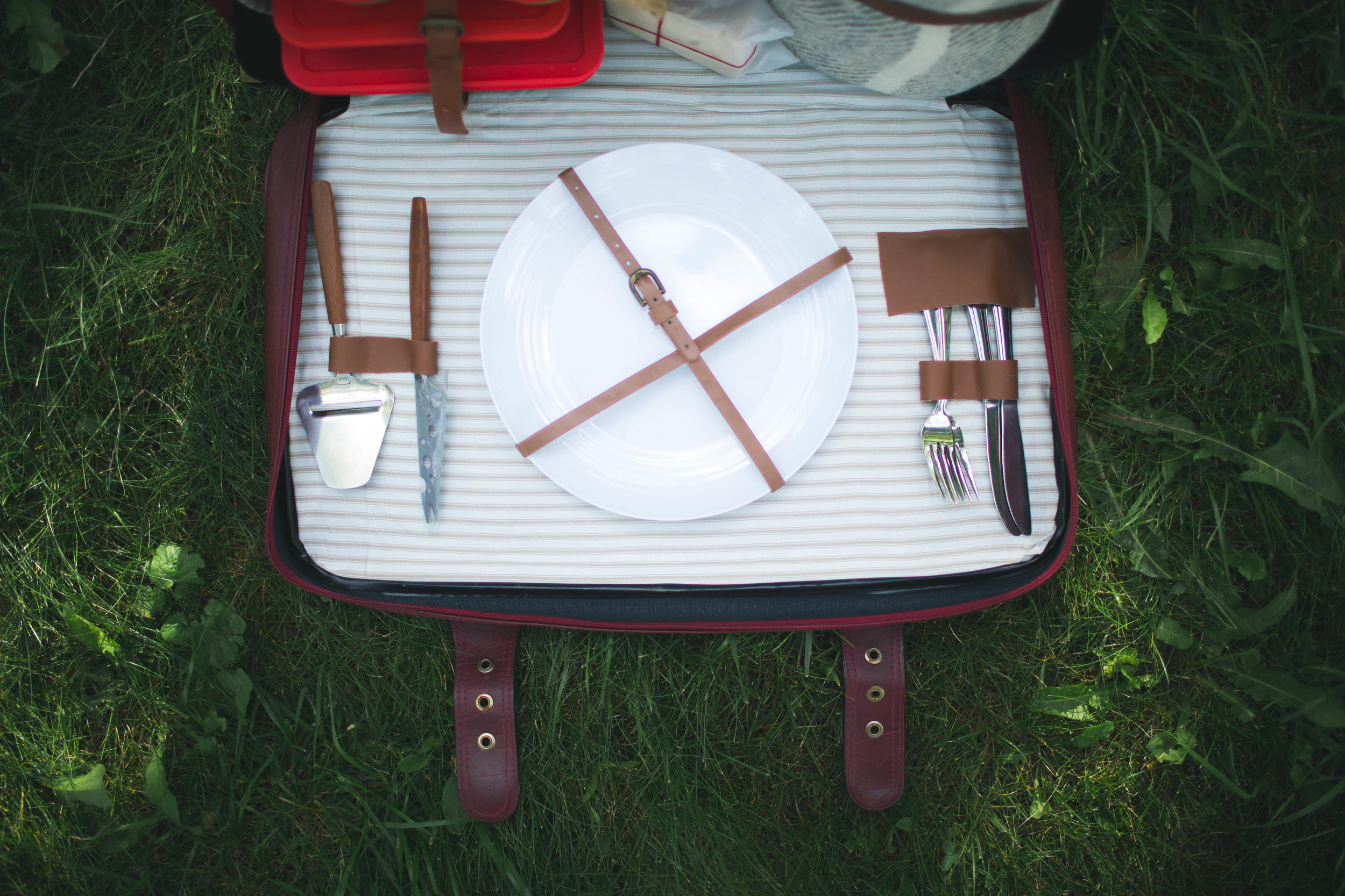 Picnic basket, Thrift store items, Outdoor dining, Food, 2500x1670 HD Desktop