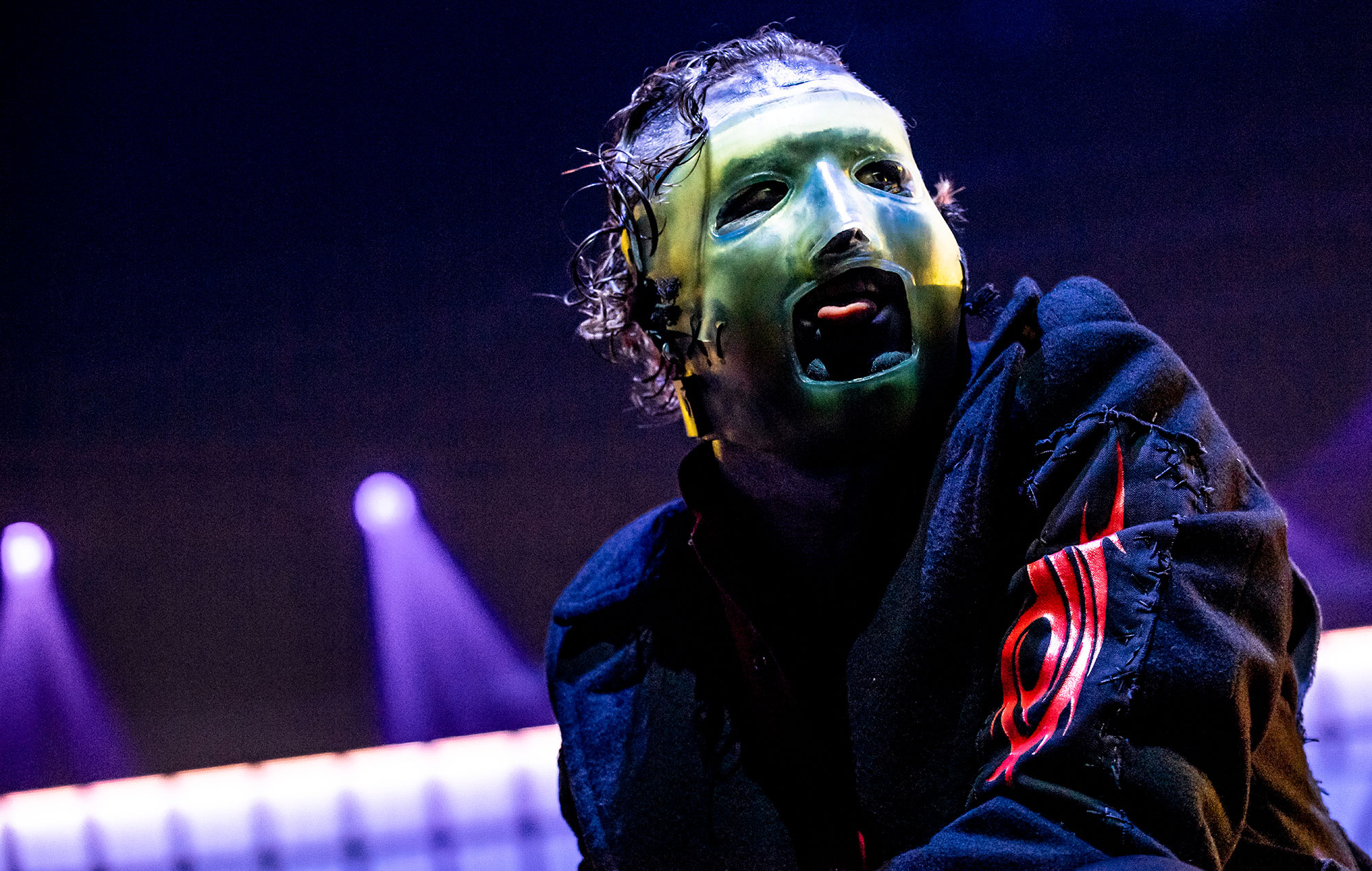 Corey Taylor, Slipknot tribal S logo, purple stage lighting, HD Desktop wallpaper