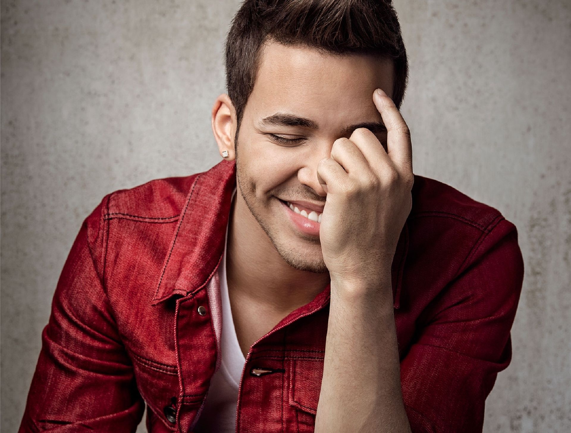 Prince Royce, Captivating performances, Artistic expression, Musical talent, 1920x1460 HD Desktop