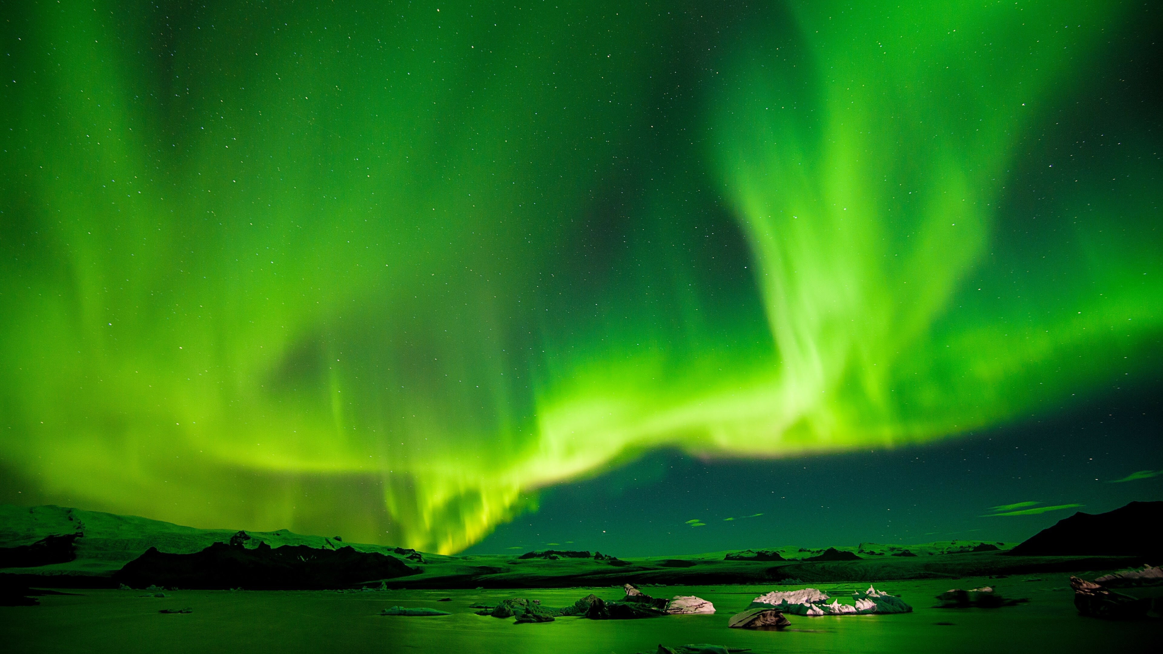 Aurora Borealis, Northern lights, Vivid wallpapers, Mesmerizing visuals, 3840x2160 4K Desktop