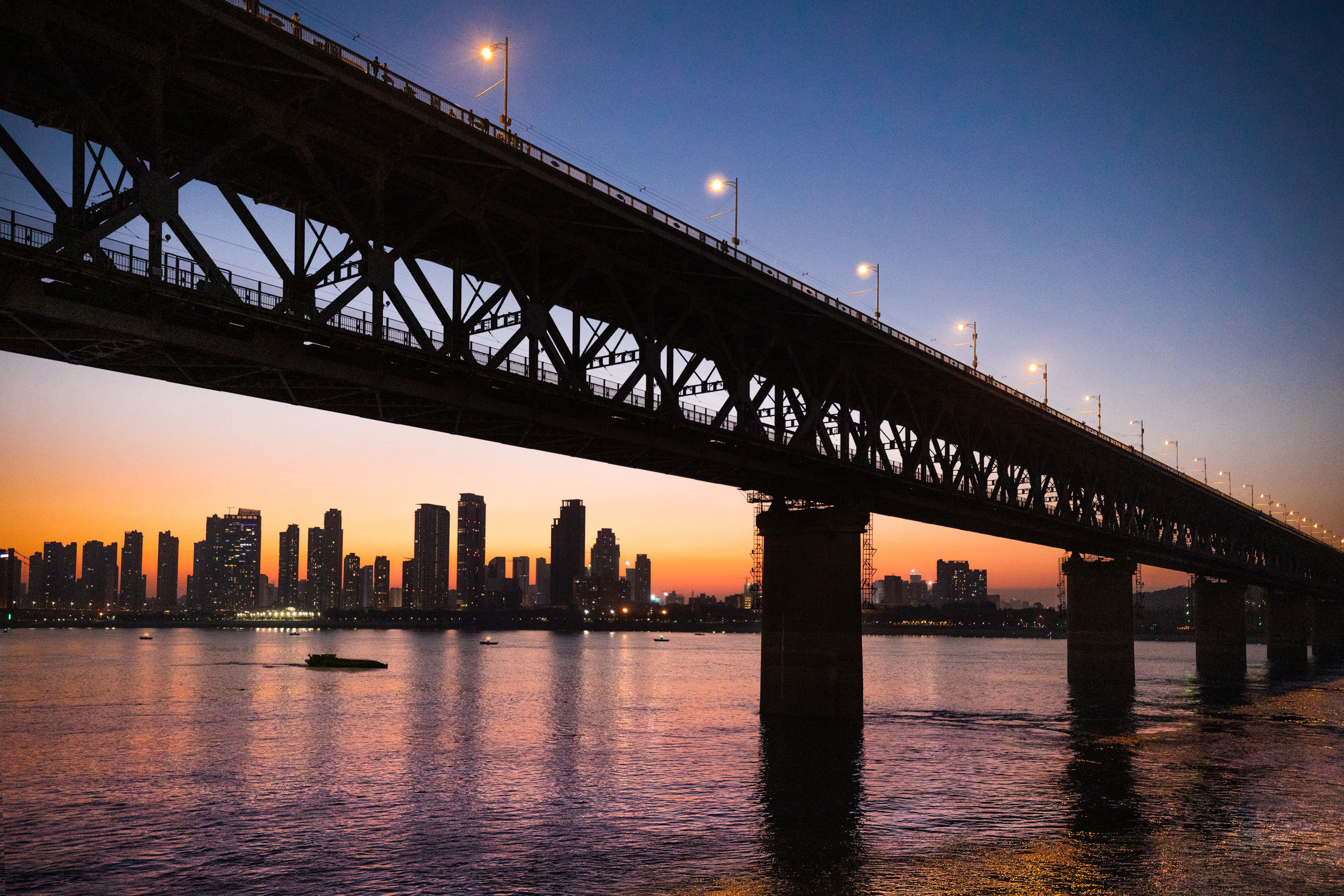 Mighty Yangtze, Lessons from Wuhan, Chinese river, CBC news, 2500x1670 HD Desktop