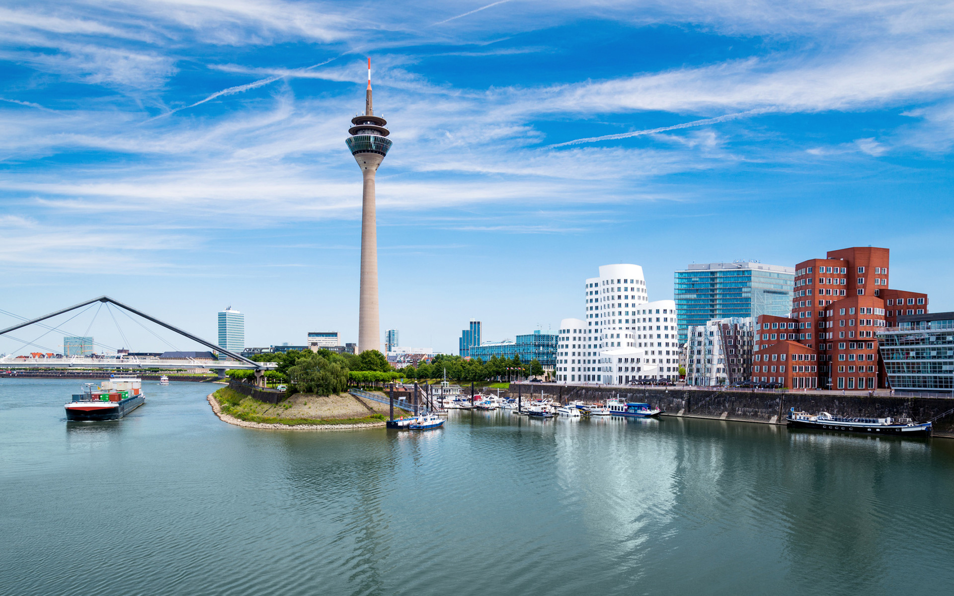 Dusseldorf skyline, Dusseldorf wallpapers, Modern cityscape, Classic architecture, 1920x1200 HD Desktop