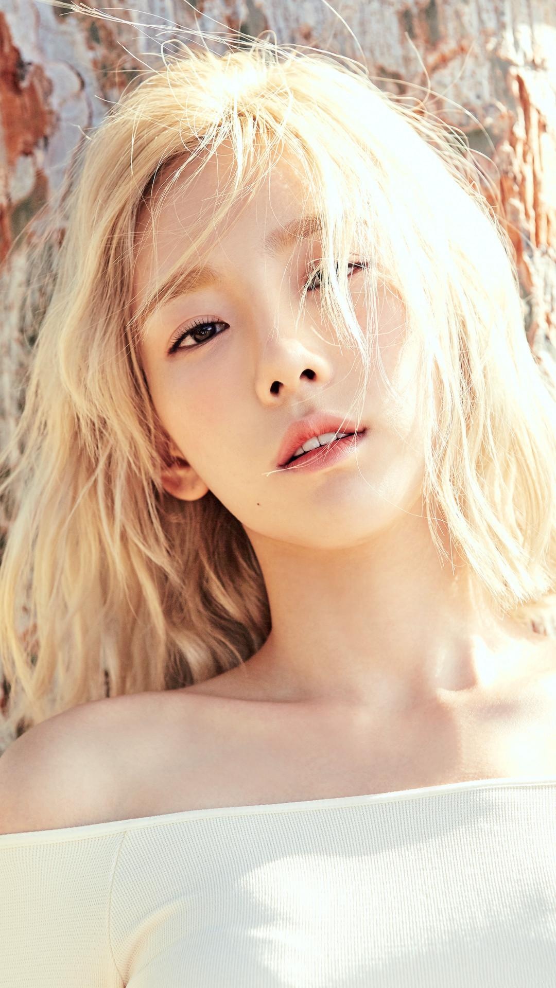 Kim Taeyeon, Music artist, Taeyeon phone wallpapers, Taeyeon's elegance, 1080x1920 Full HD Phone