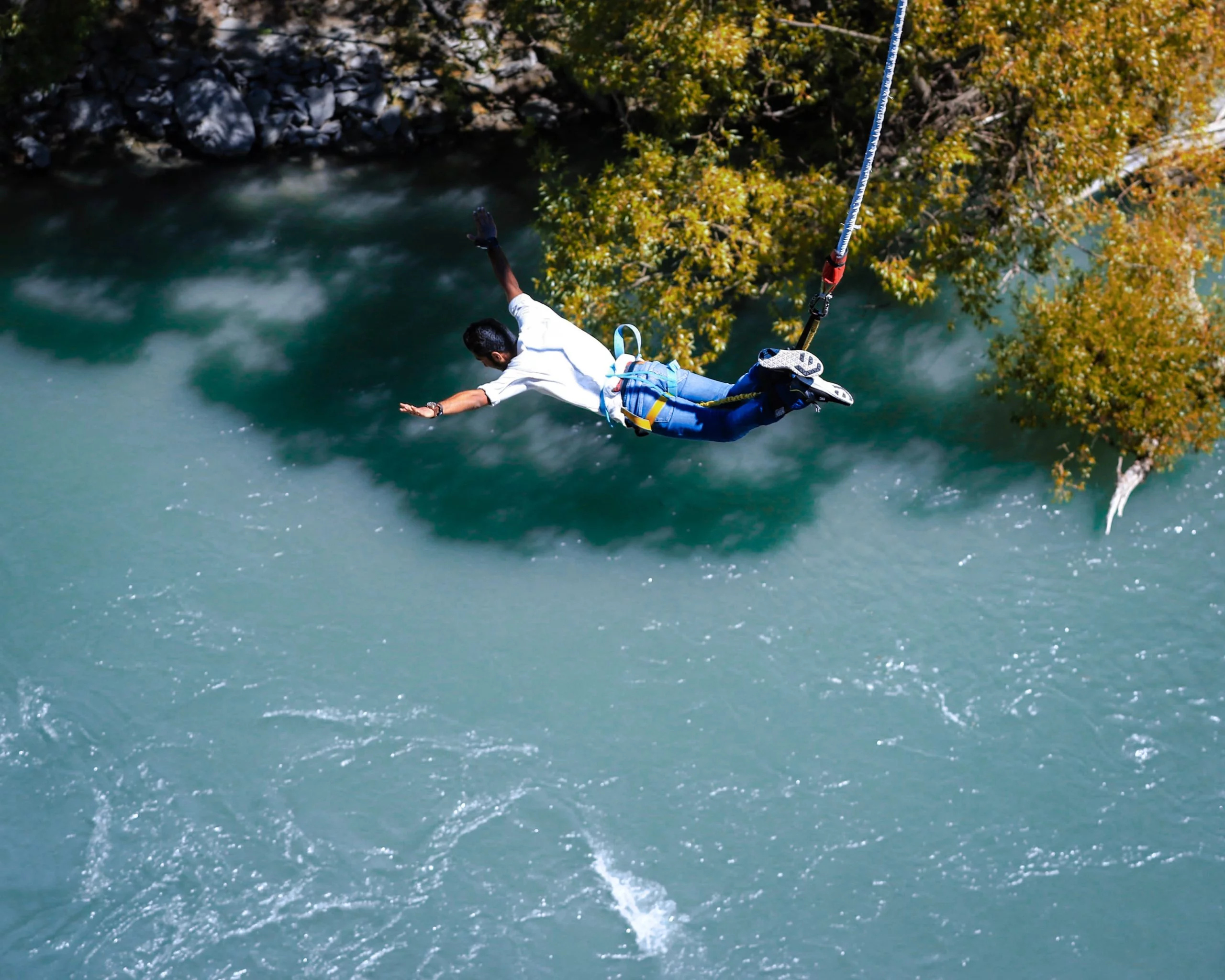 Bungee jumping video, Extreme sport, Viral sensation, Social media buzz, 2560x2050 HD Desktop