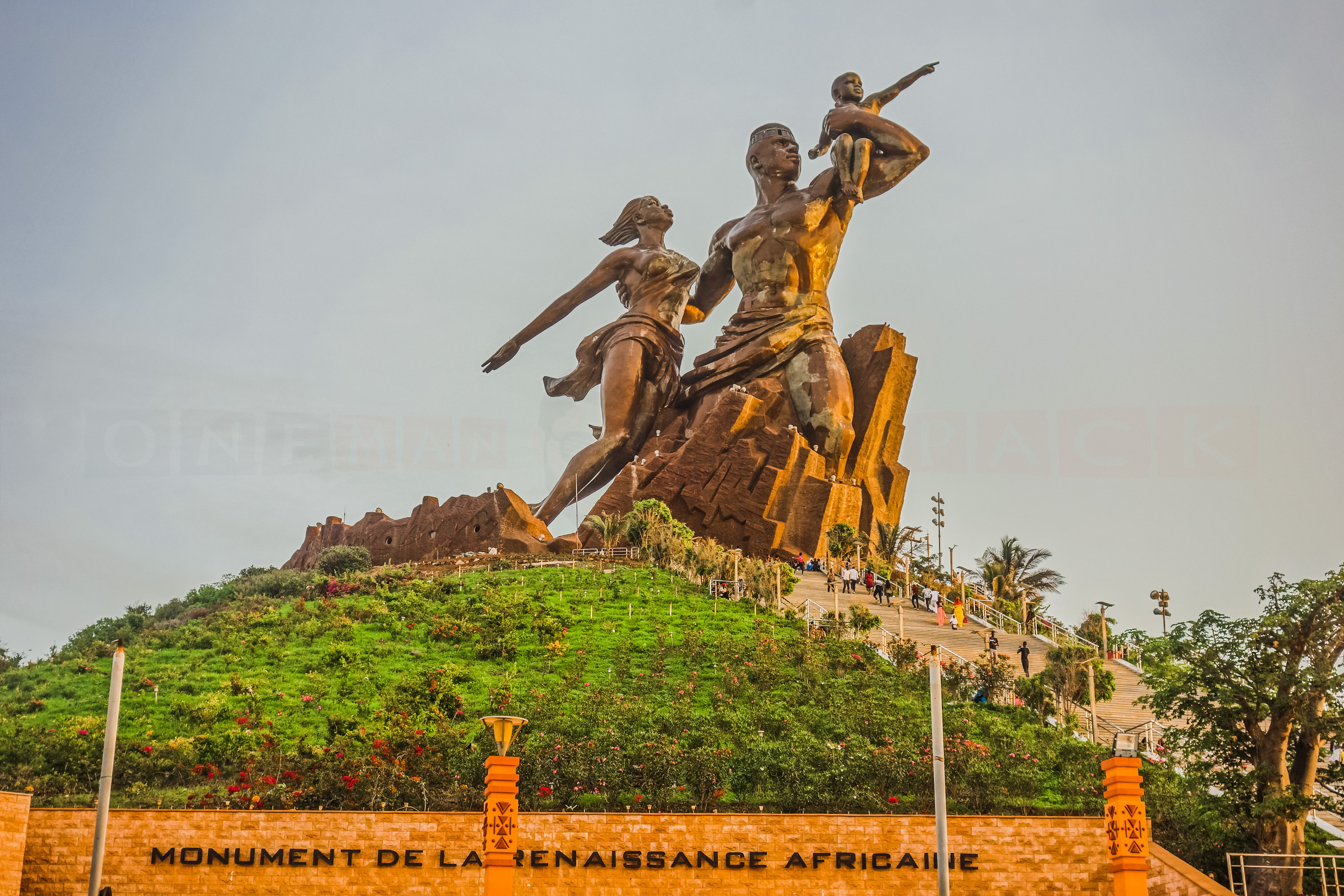 Dakar, Senegal, One man wolf pack, 2900x1940 HD Desktop