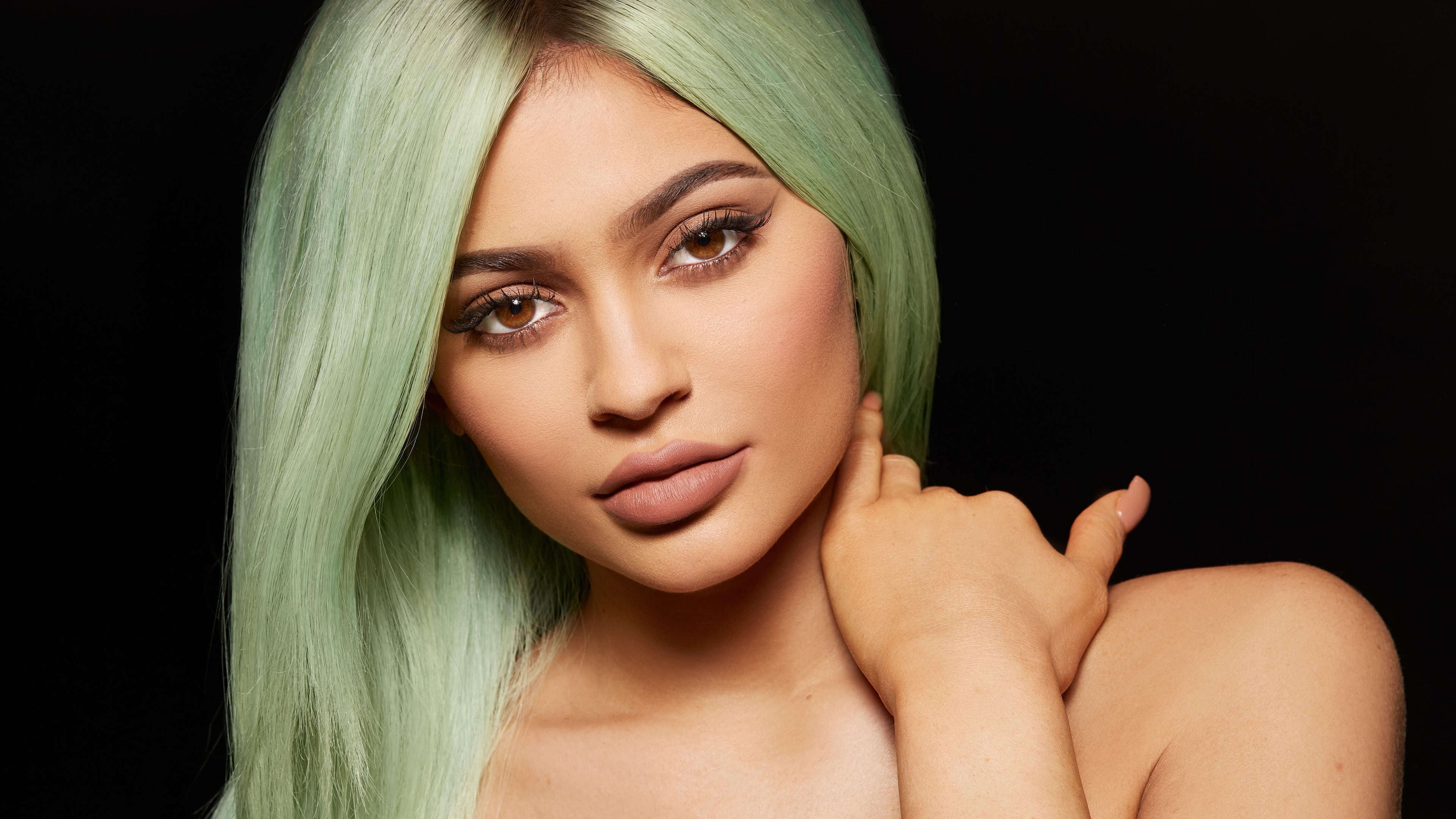 Kylie Jenner, Lip kit, UHD 4K wallpaper, 3840x2160 4K Desktop