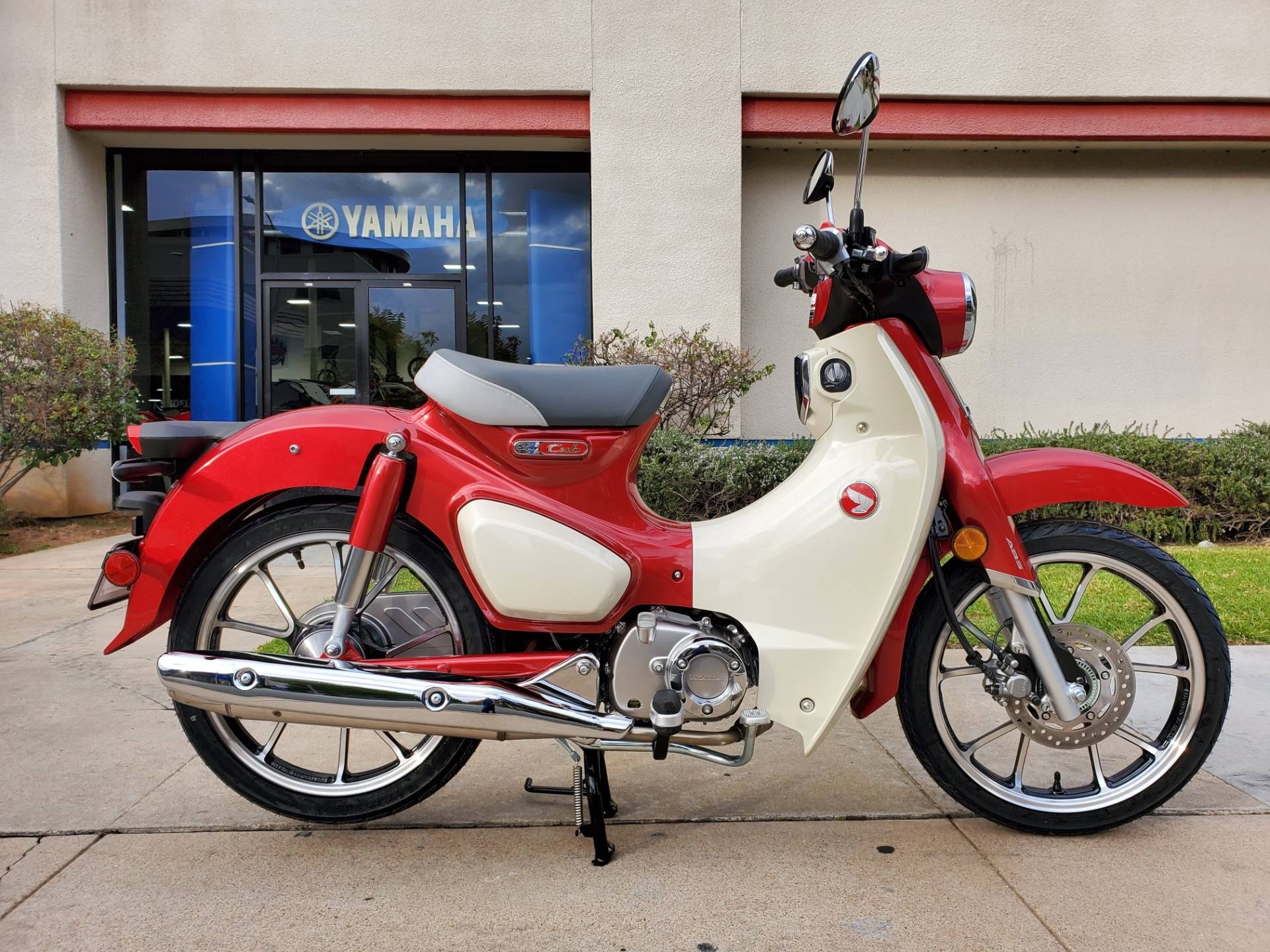 Honda Super Cub, Timeless icon, Stylish simplicity, Effortless urban mobility, 1920x1440 HD Desktop