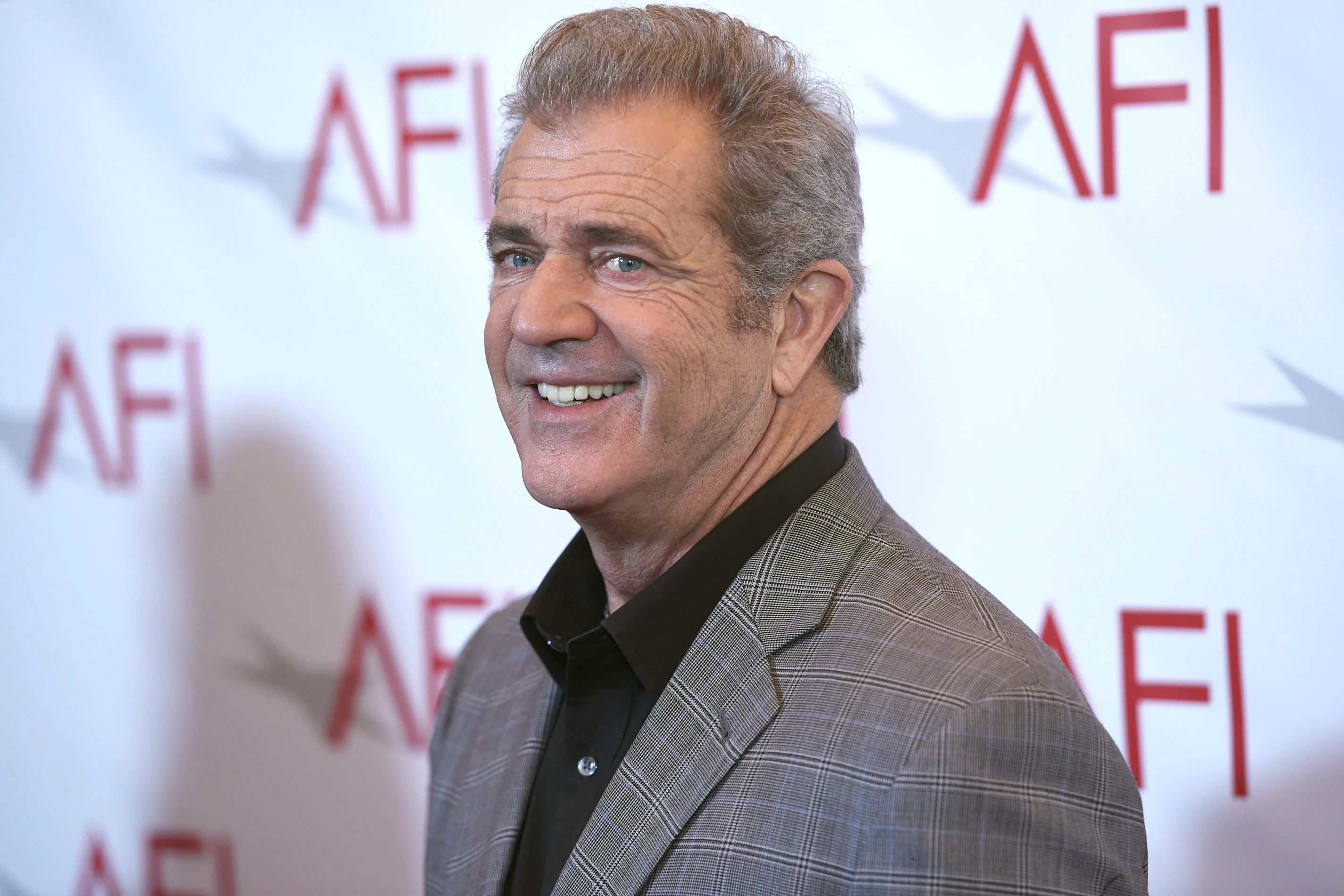 Mel Gibson forgiveness, Hollywood redemption, Career revival, Second chances, 2850x1900 HD Desktop